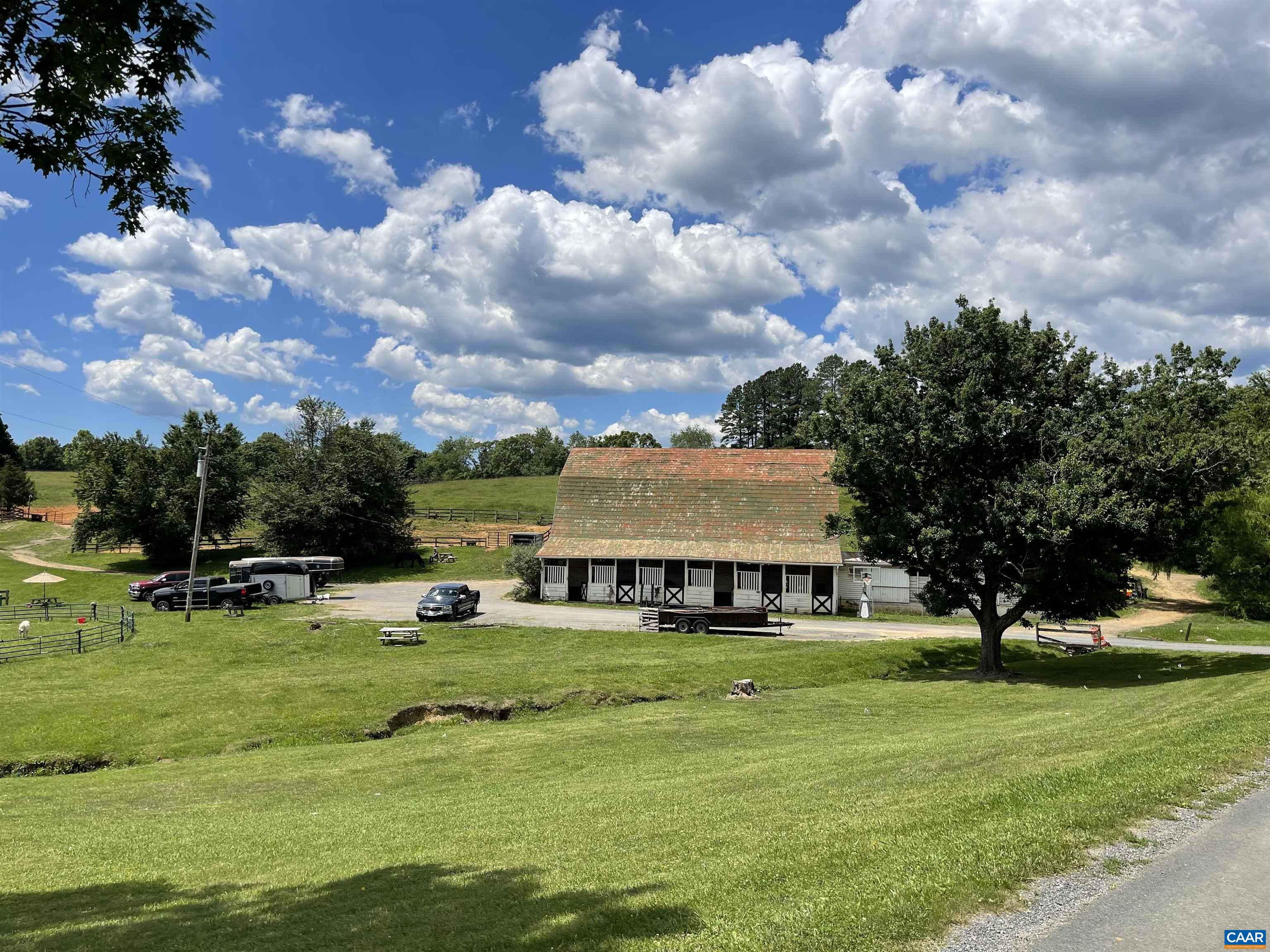 26 MEADOW LN