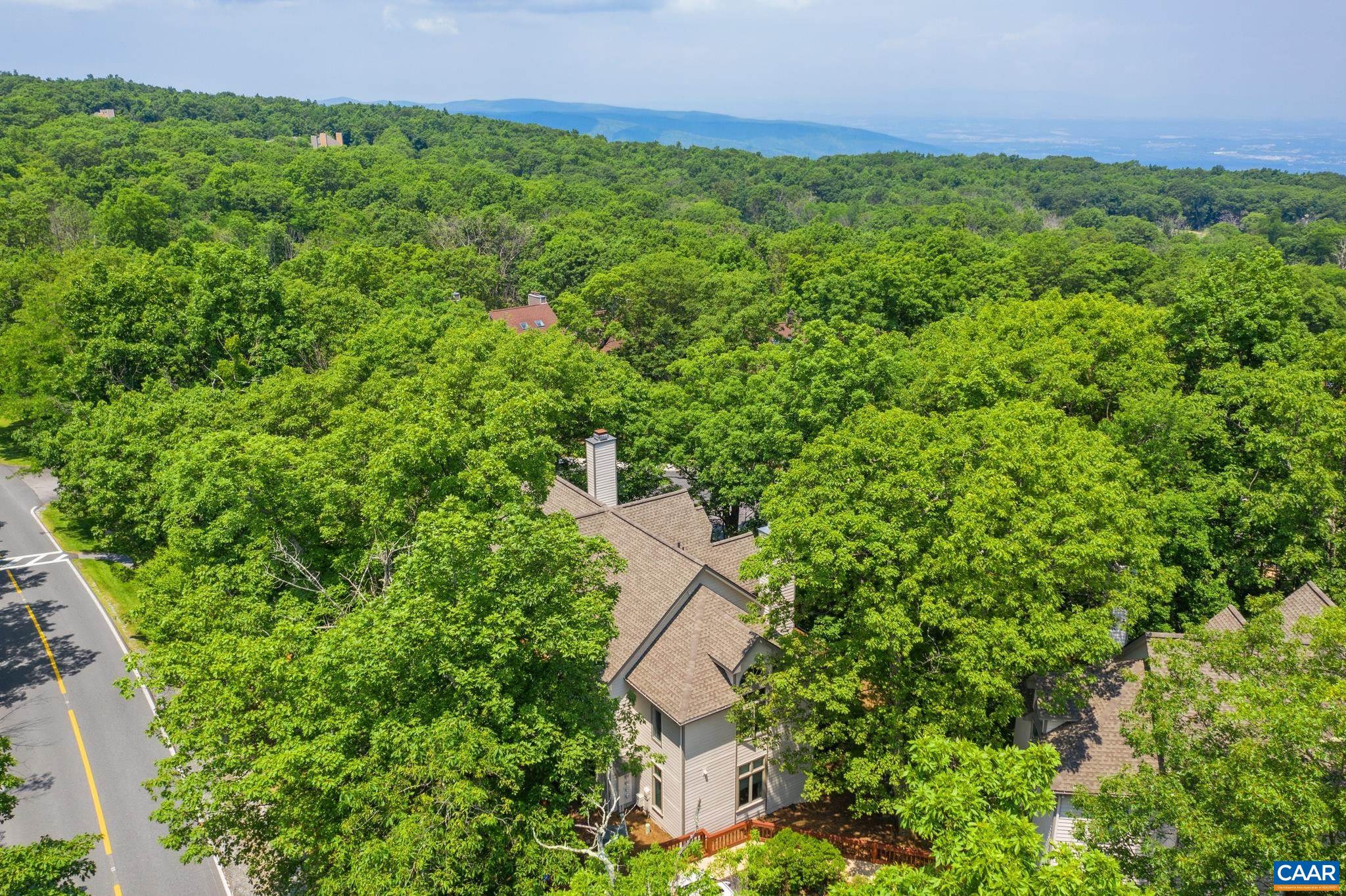 2003 STONE RIDGE WOODS CONDOS