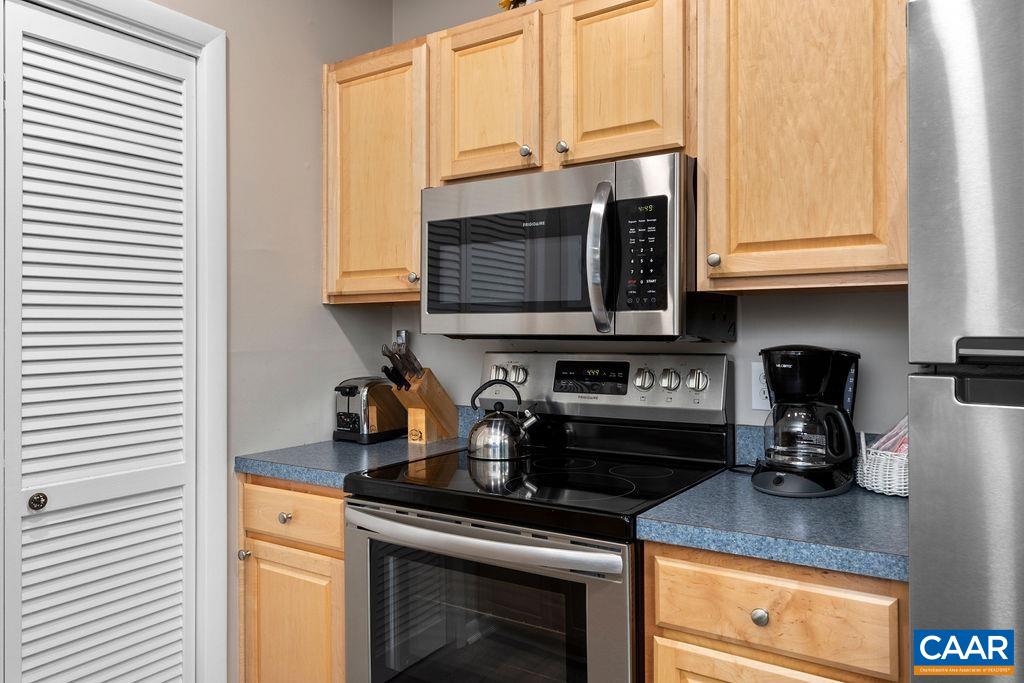 744 LAURELWOOD CONDOS