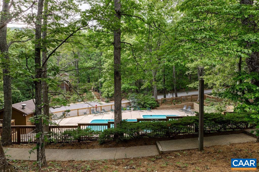 744 LAURELWOOD CONDOS