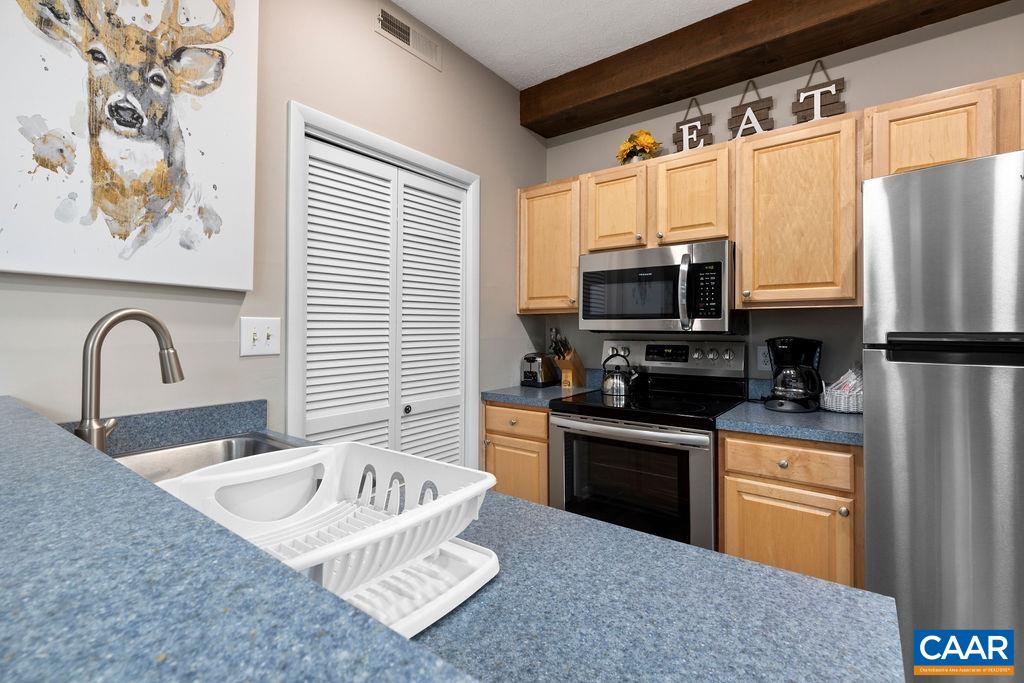 744 LAURELWOOD CONDOS