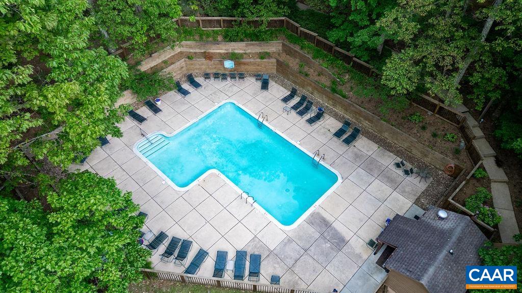 744 LAURELWOOD CONDOS