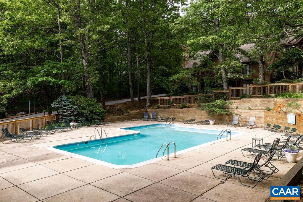 744 LAURELWOOD CONDOS