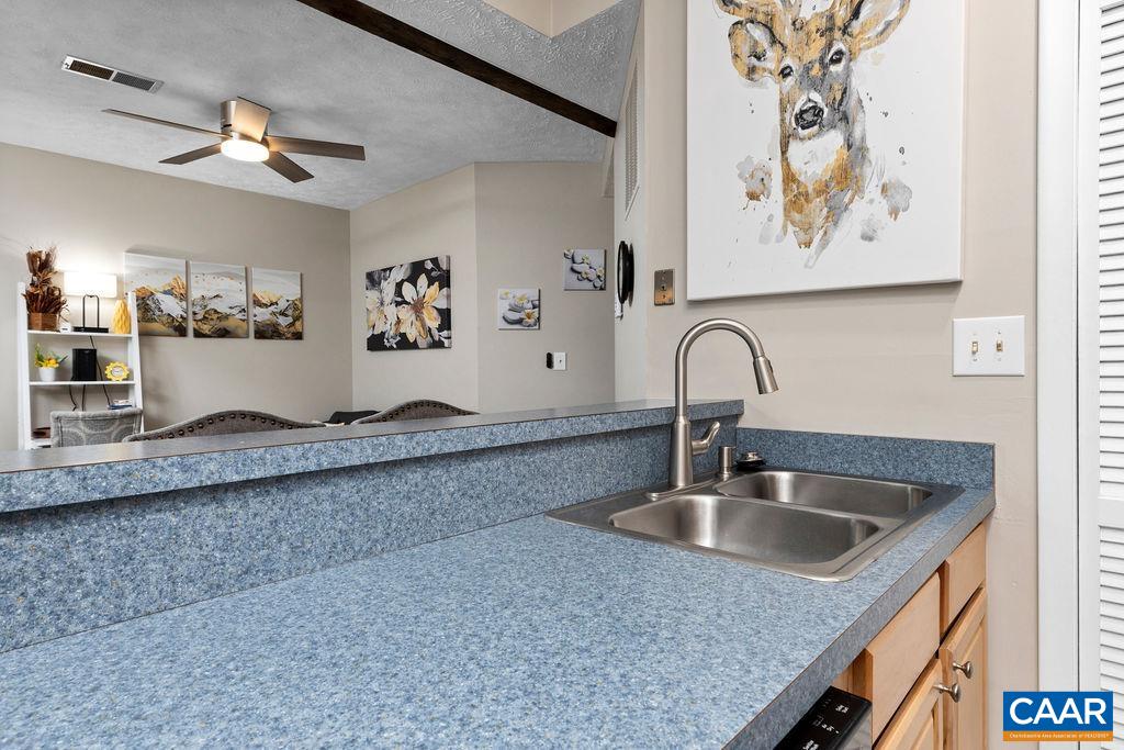 744 LAURELWOOD CONDOS