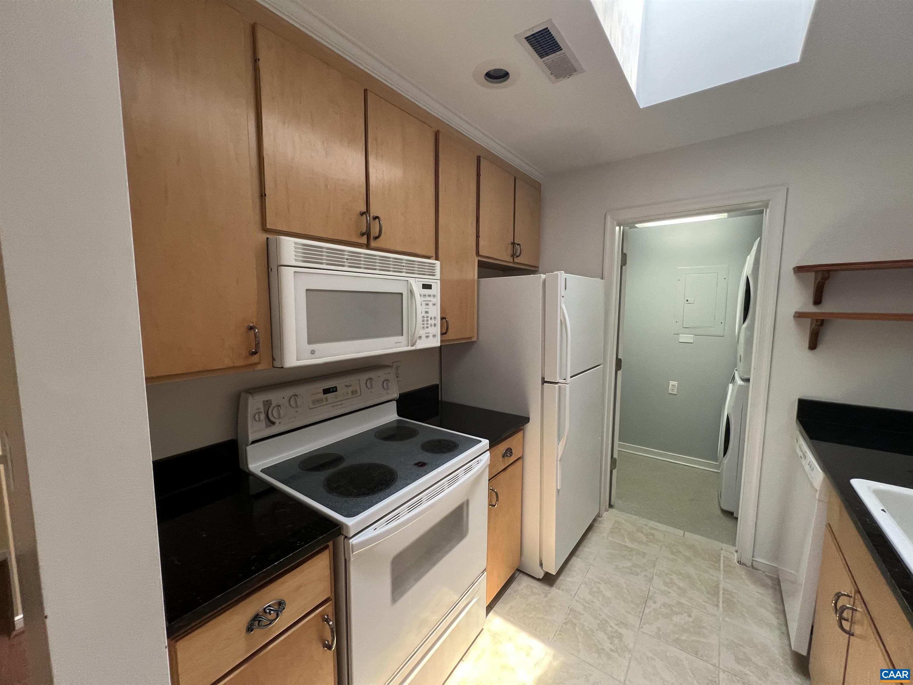 1220 CLIFDEN GREENE