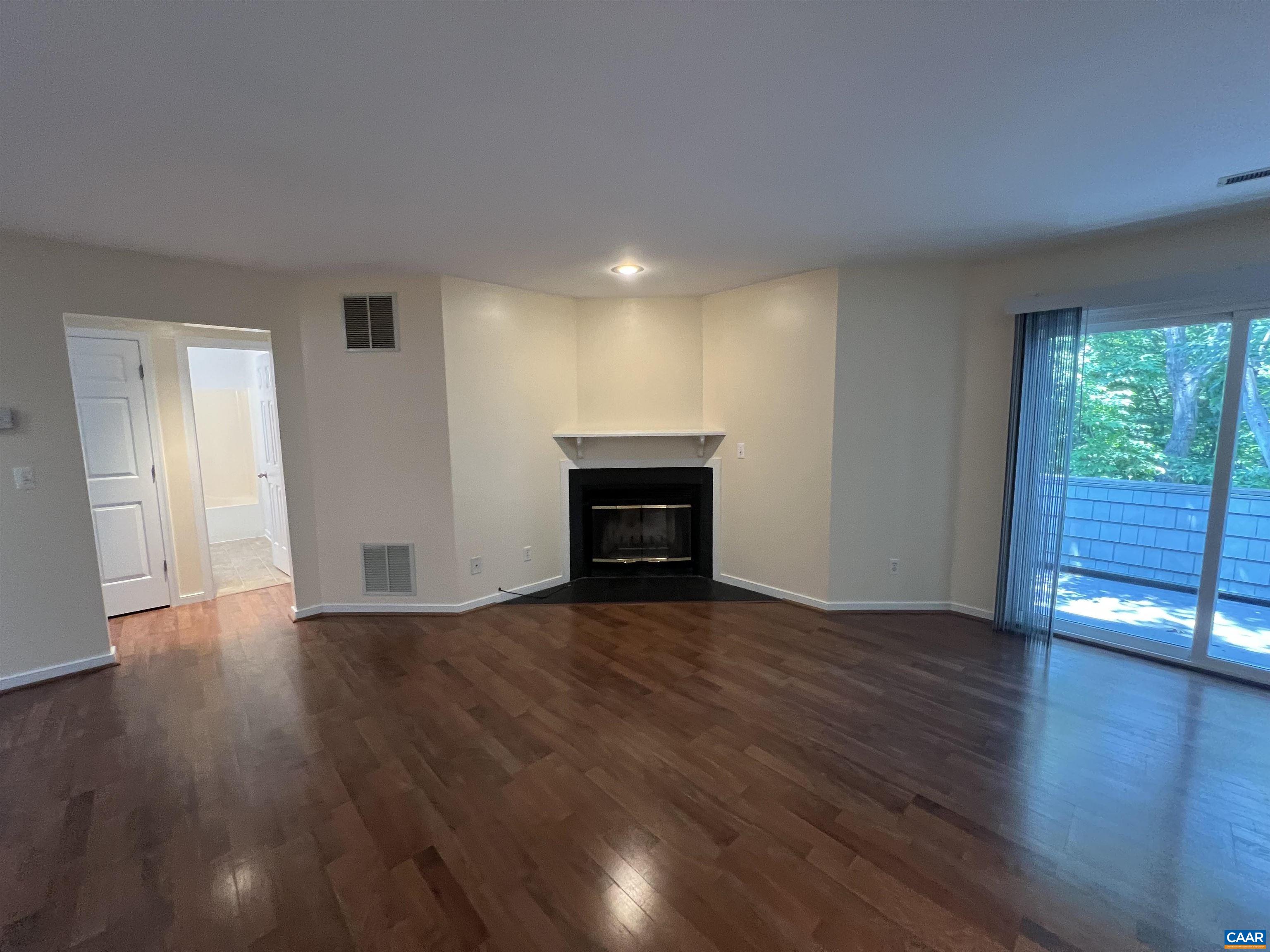 1220 CLIFDEN GREENE