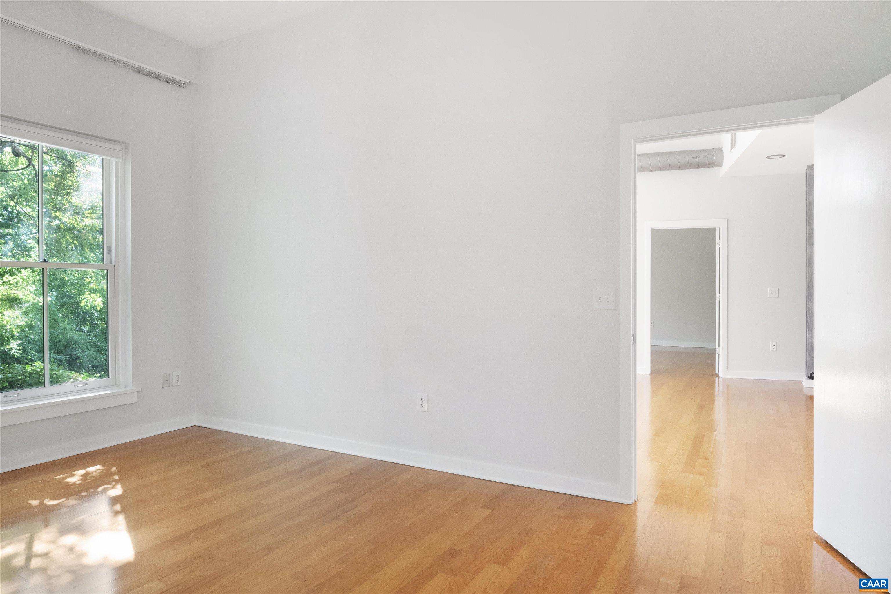 200 DOUGLAS AVE Unit: 1F