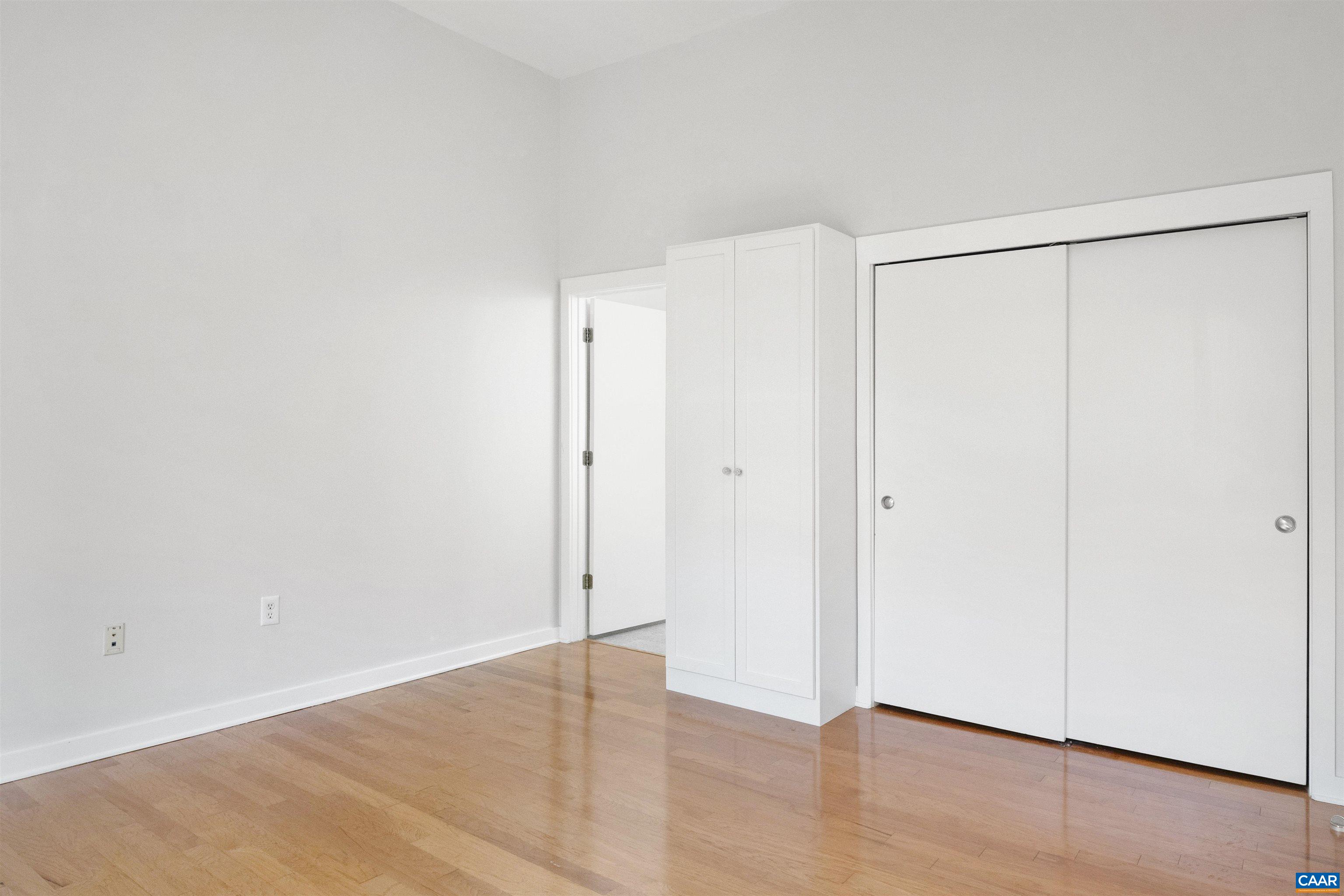 200 DOUGLAS AVE Unit: 1F