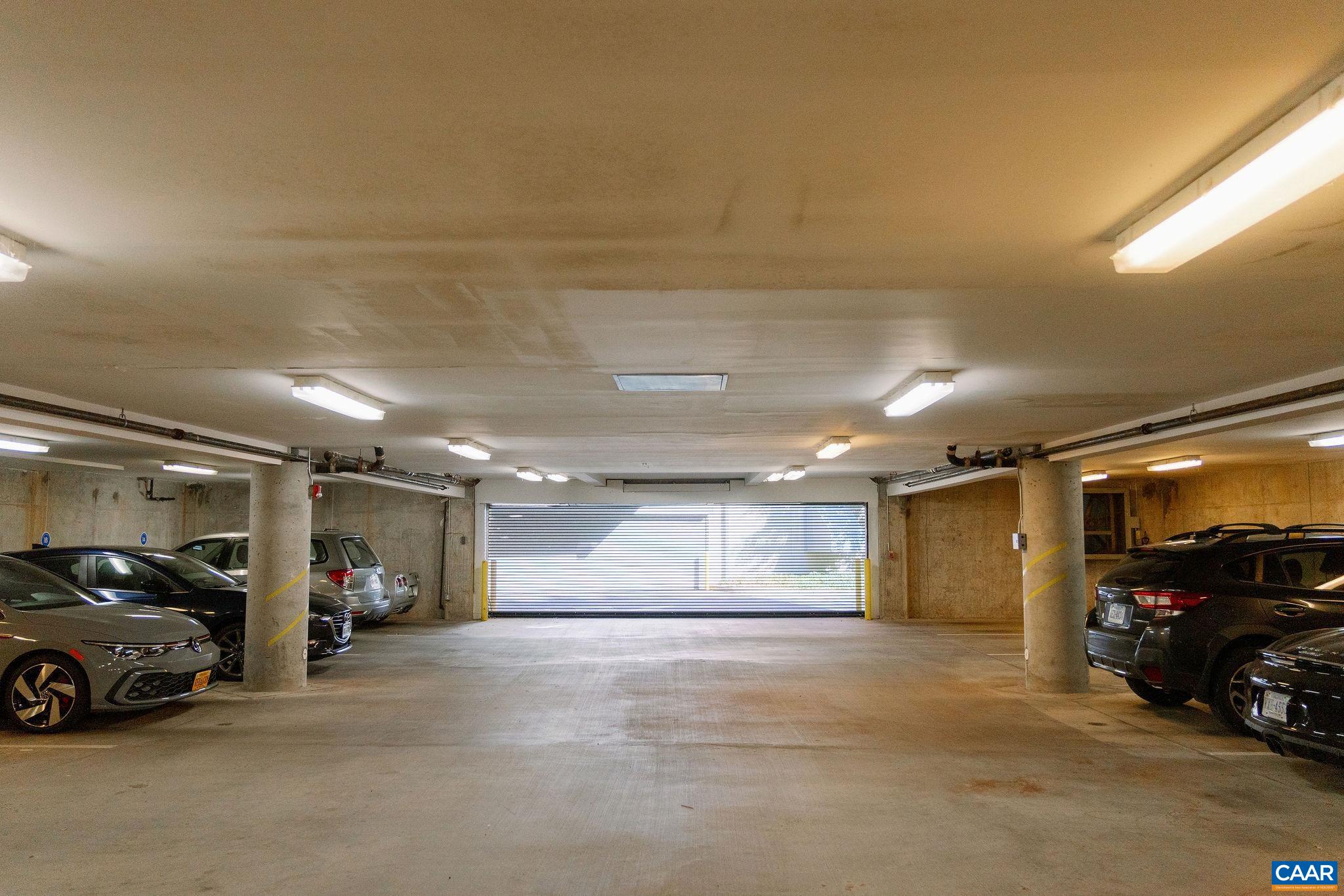 200 DOUGLAS AVE Unit: 1F
