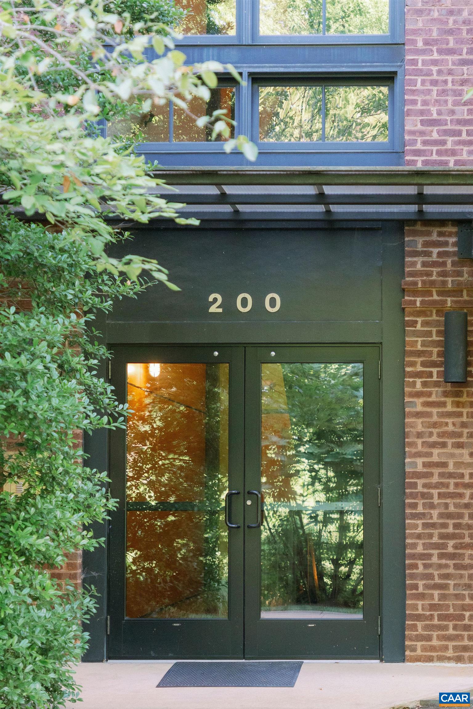 200 DOUGLAS AVE Unit: 1F