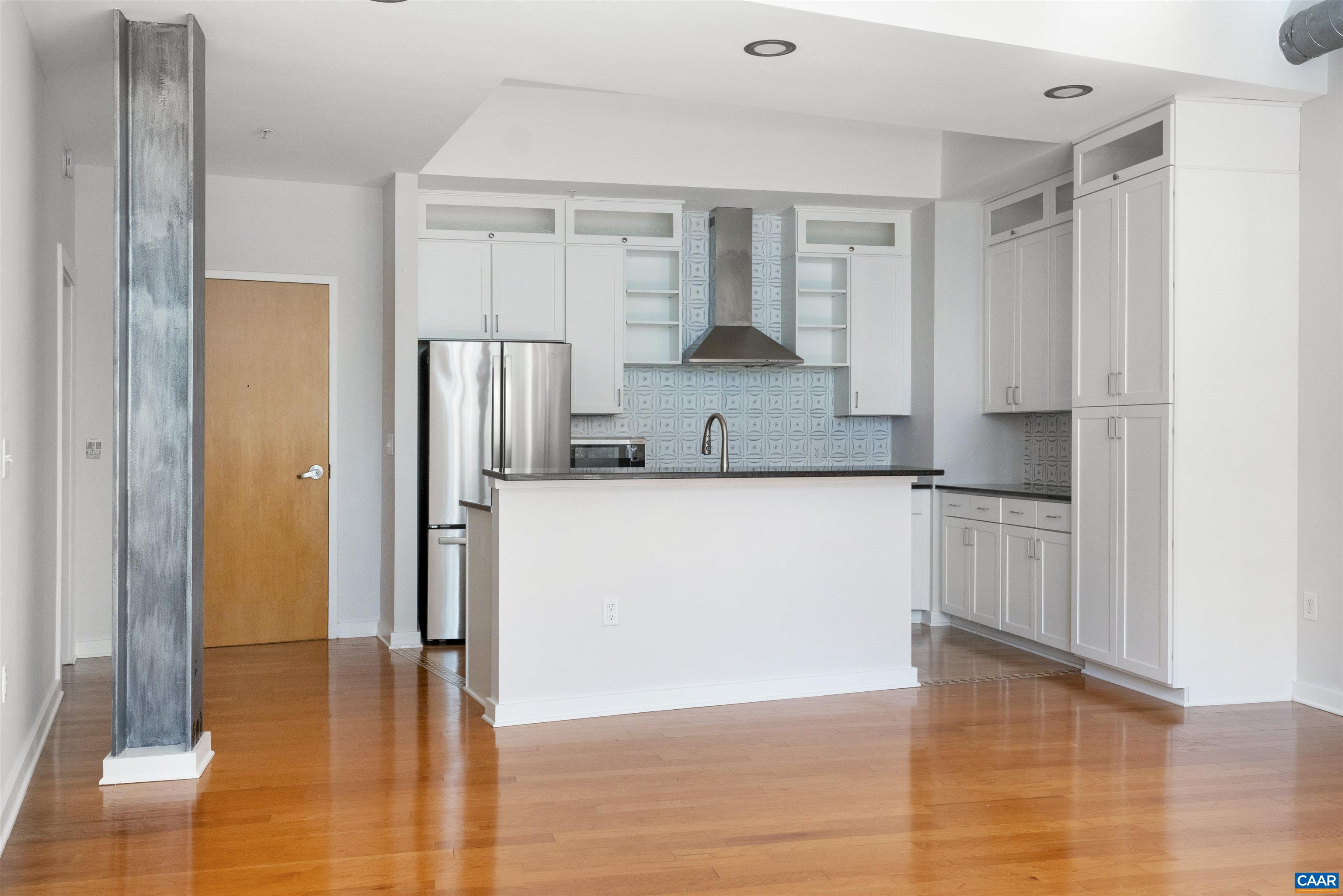200 DOUGLAS AVE Unit: 1F