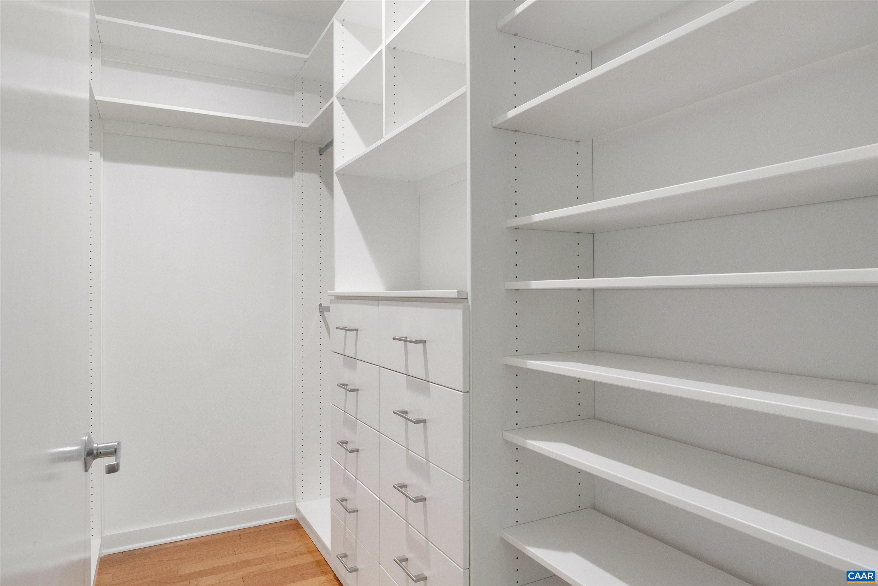 200 DOUGLAS AVE Unit: 1F