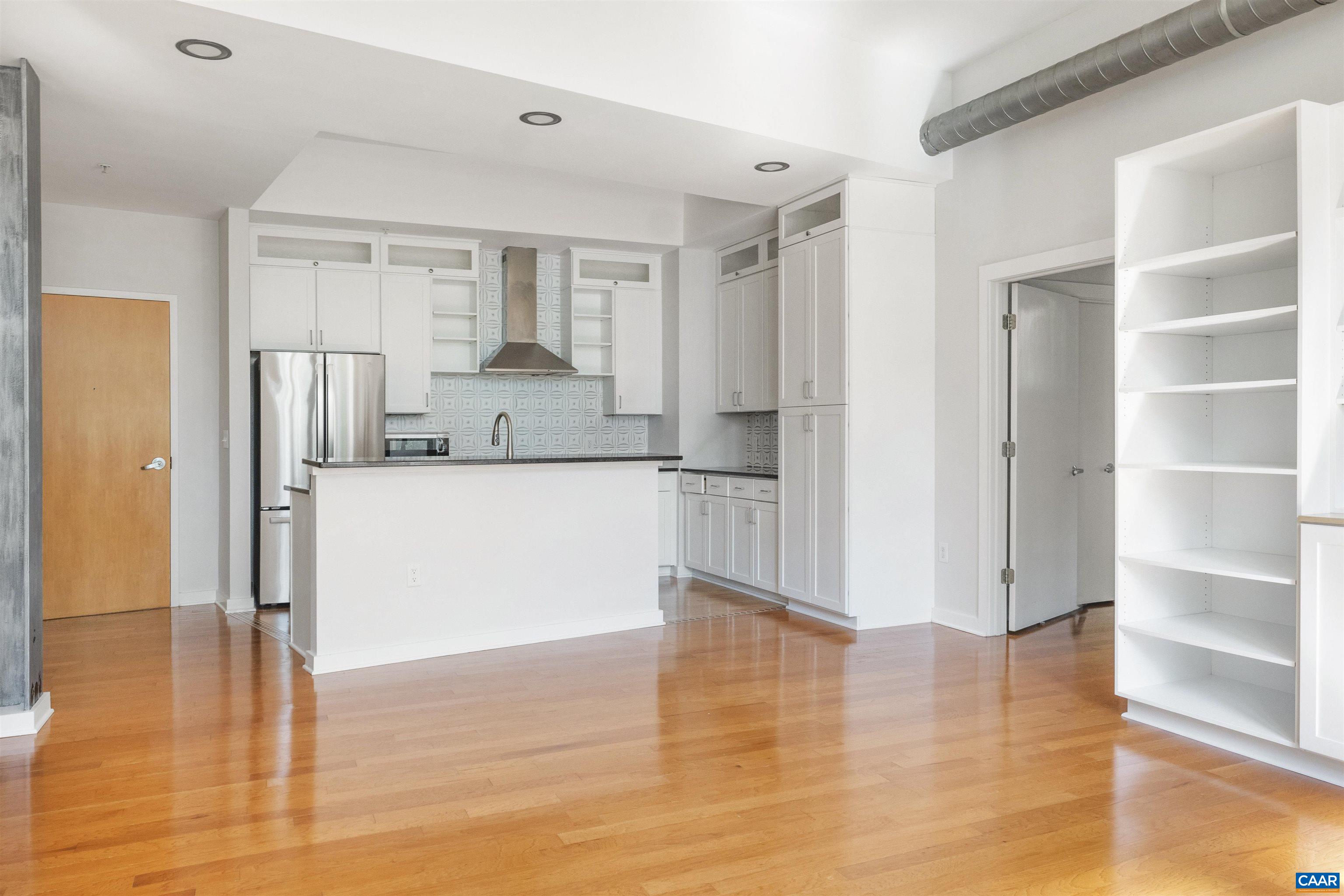 200 DOUGLAS AVE Unit: 1F