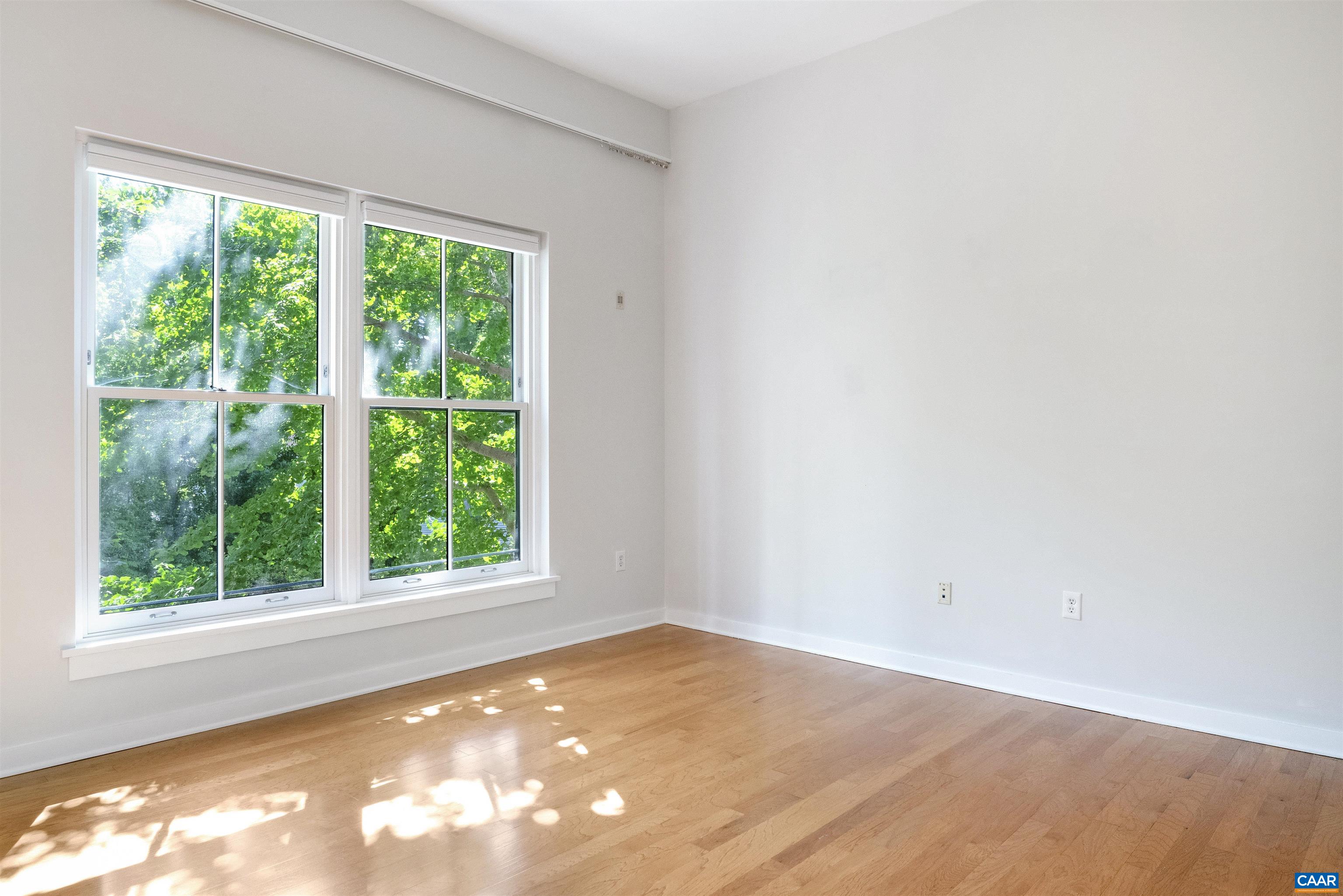 200 DOUGLAS AVE Unit: 1F