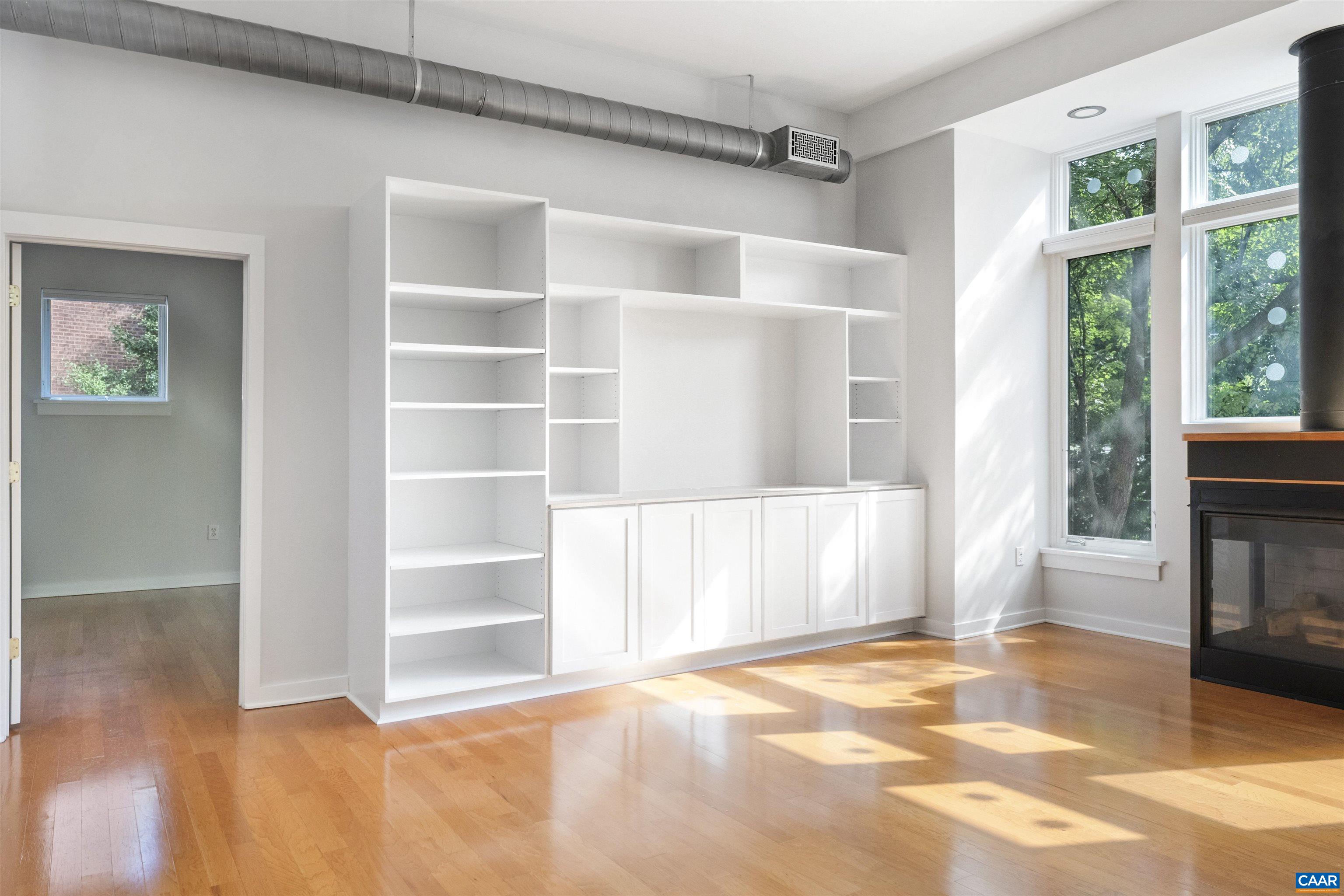 200 DOUGLAS AVE Unit: 1F