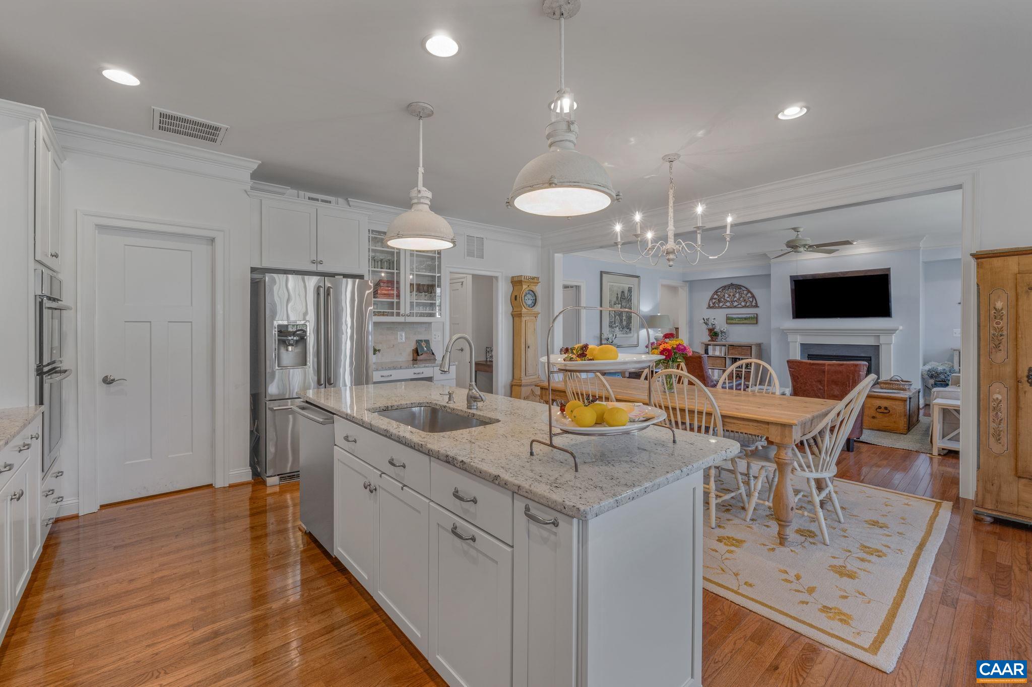 2616 LAVACA CT