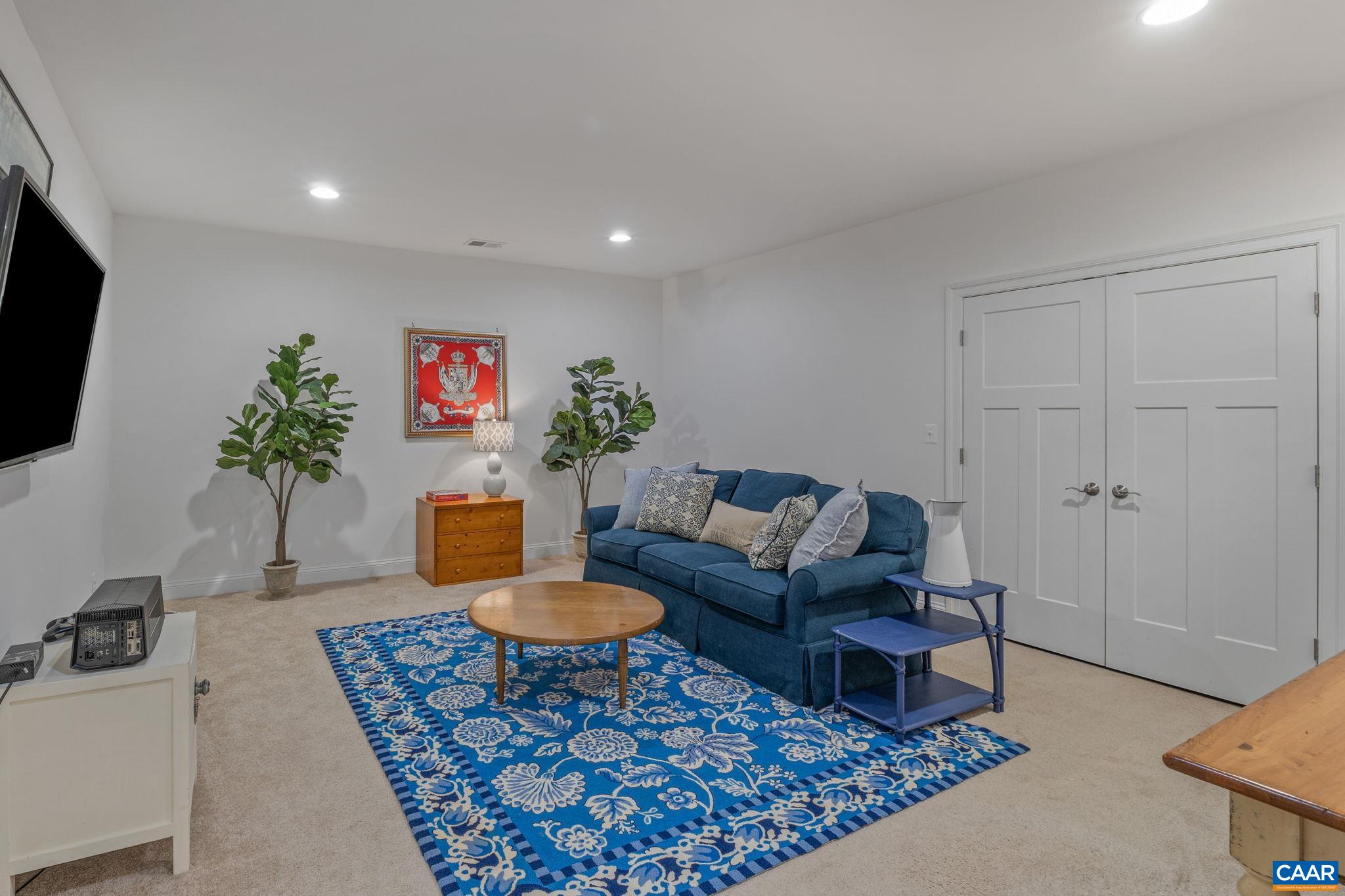2616 LAVACA CT