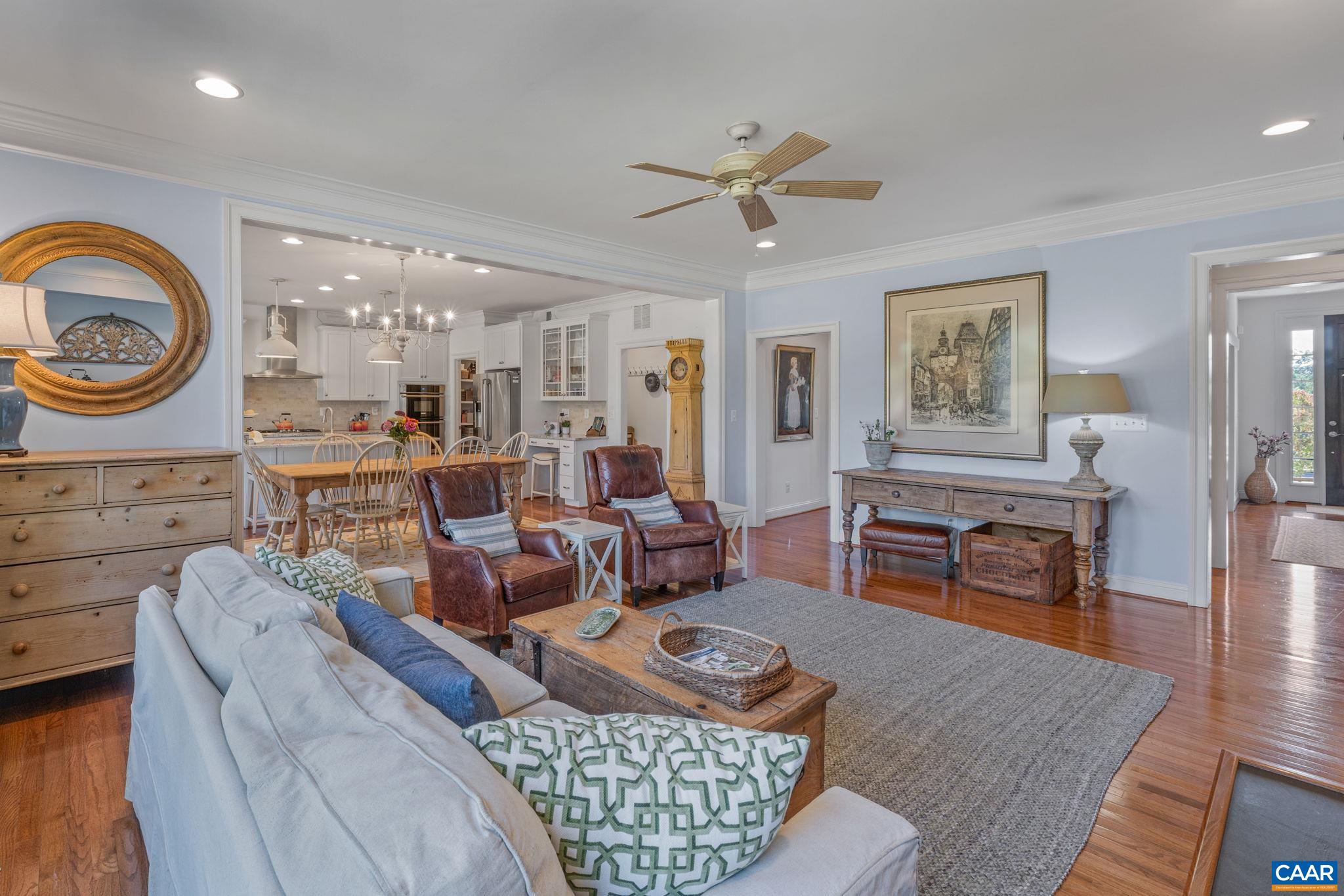 2616 LAVACA CT