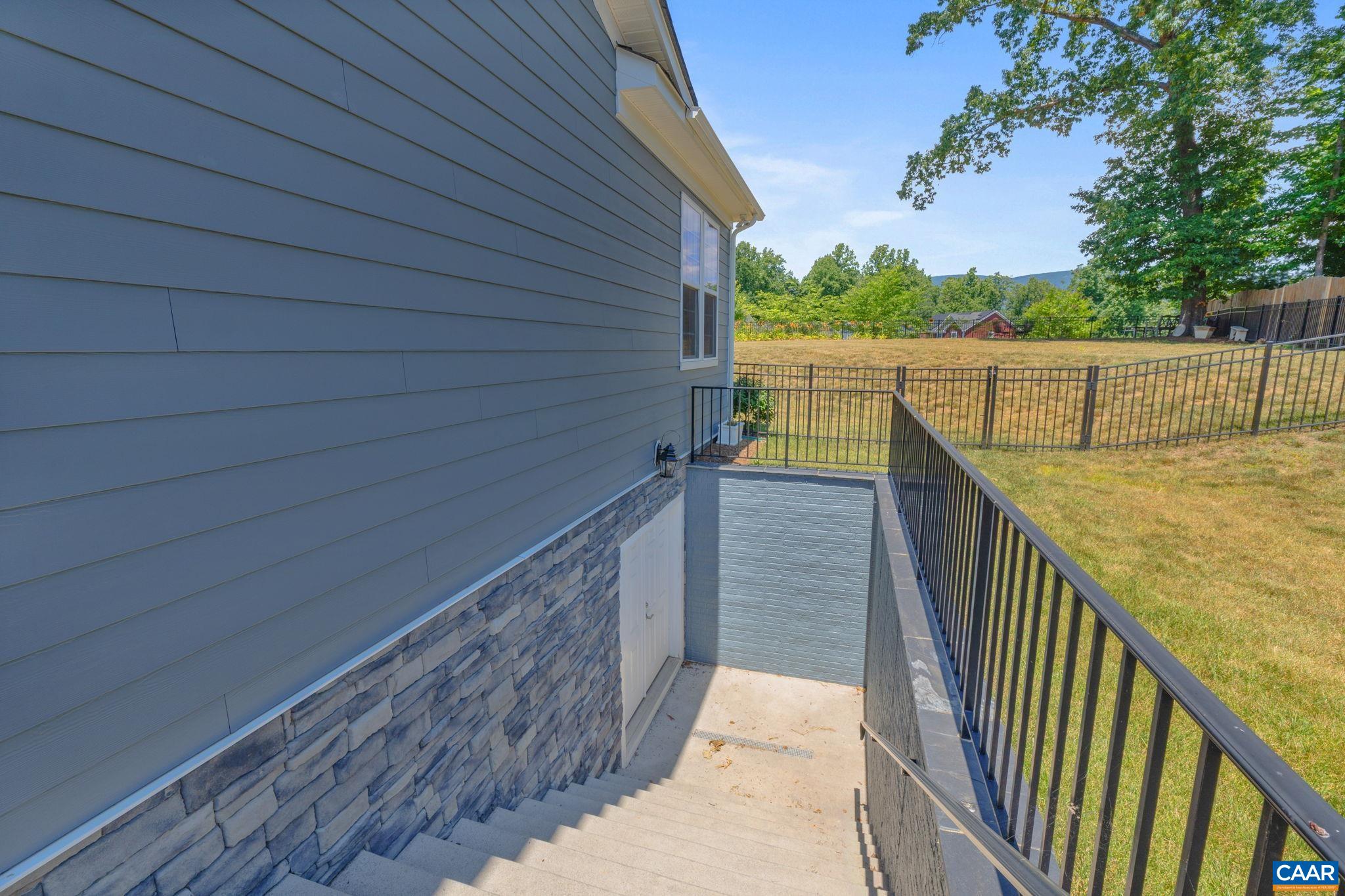 2616 LAVACA CT