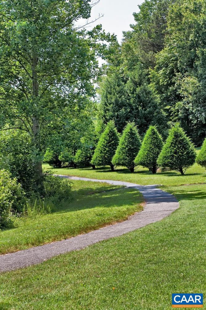 1915 ENGLISH OAKS CIR N