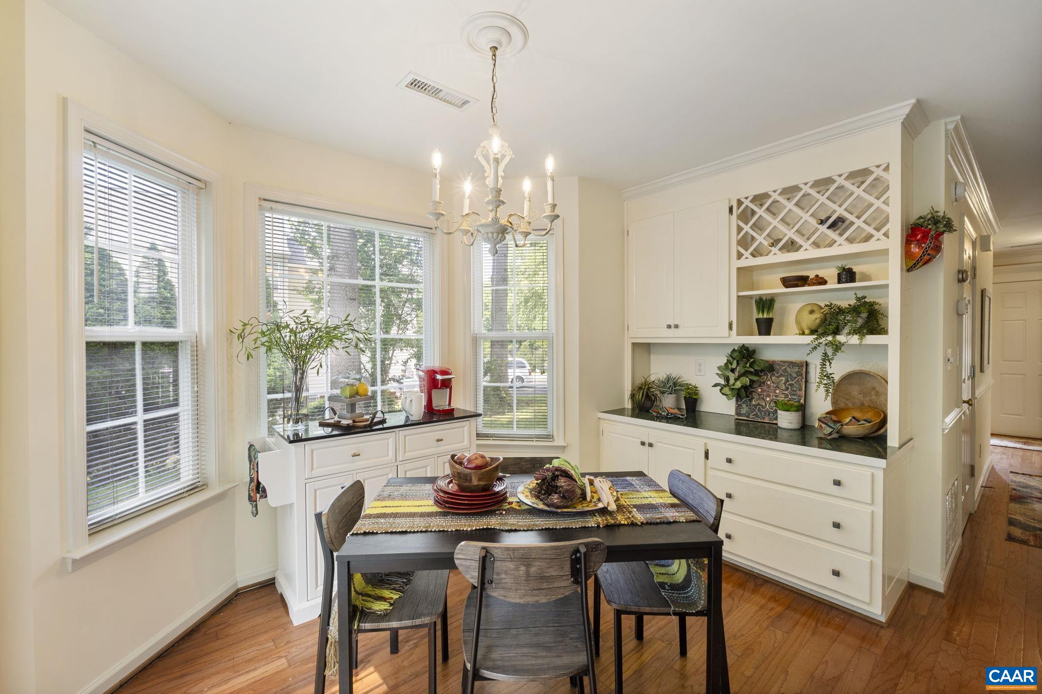 1915 ENGLISH OAKS CIR N