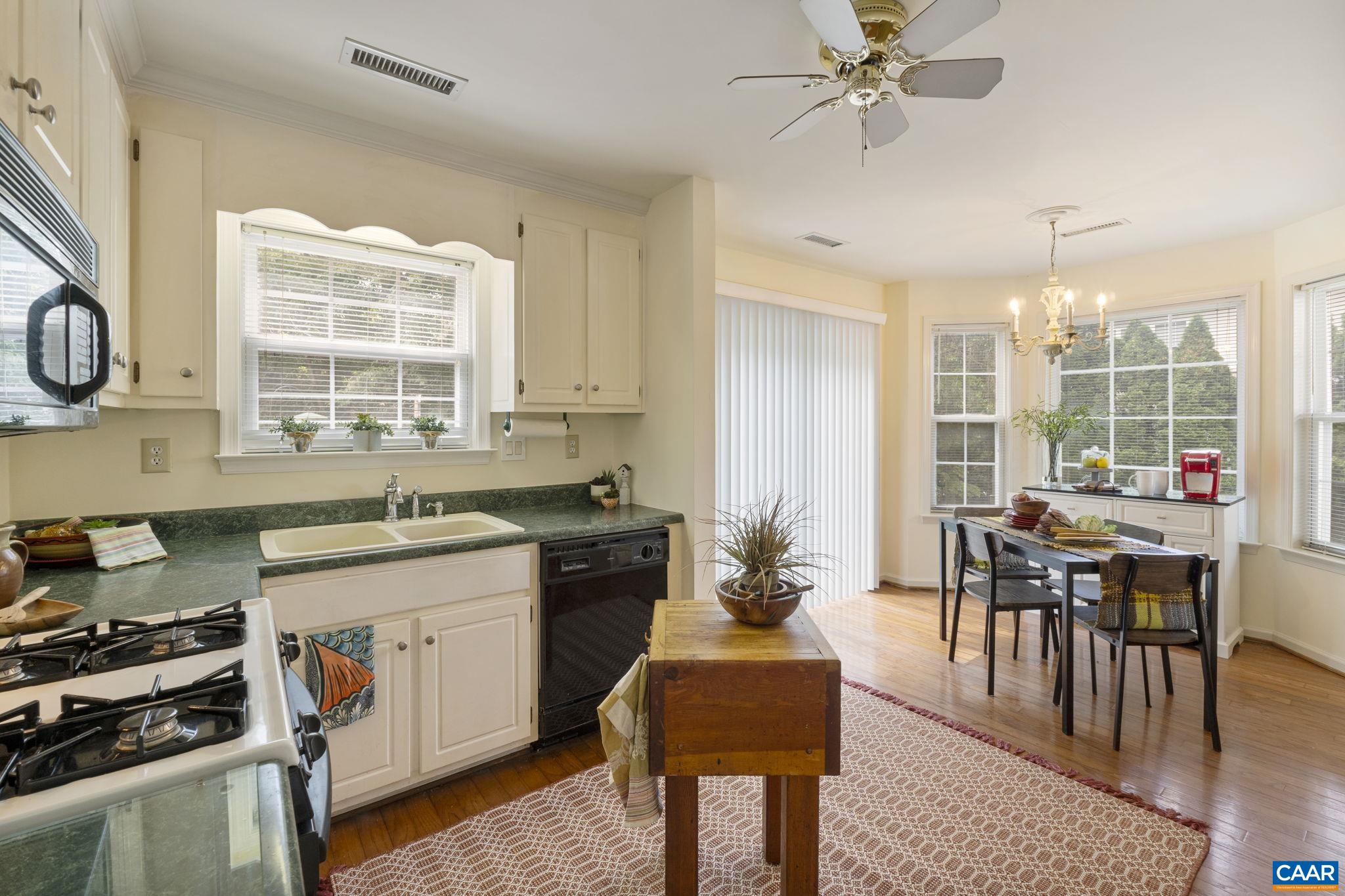 1915 ENGLISH OAKS CIR N