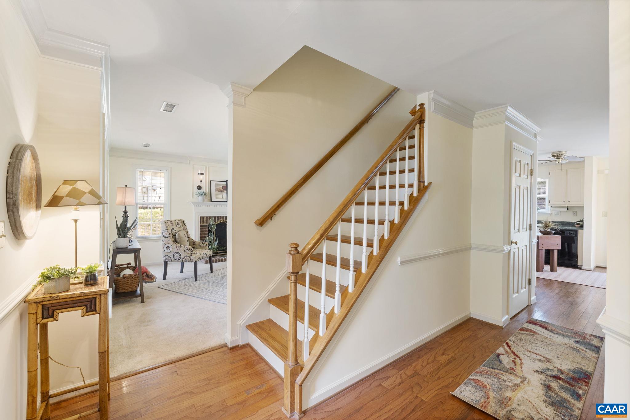 1915 ENGLISH OAKS CIR N