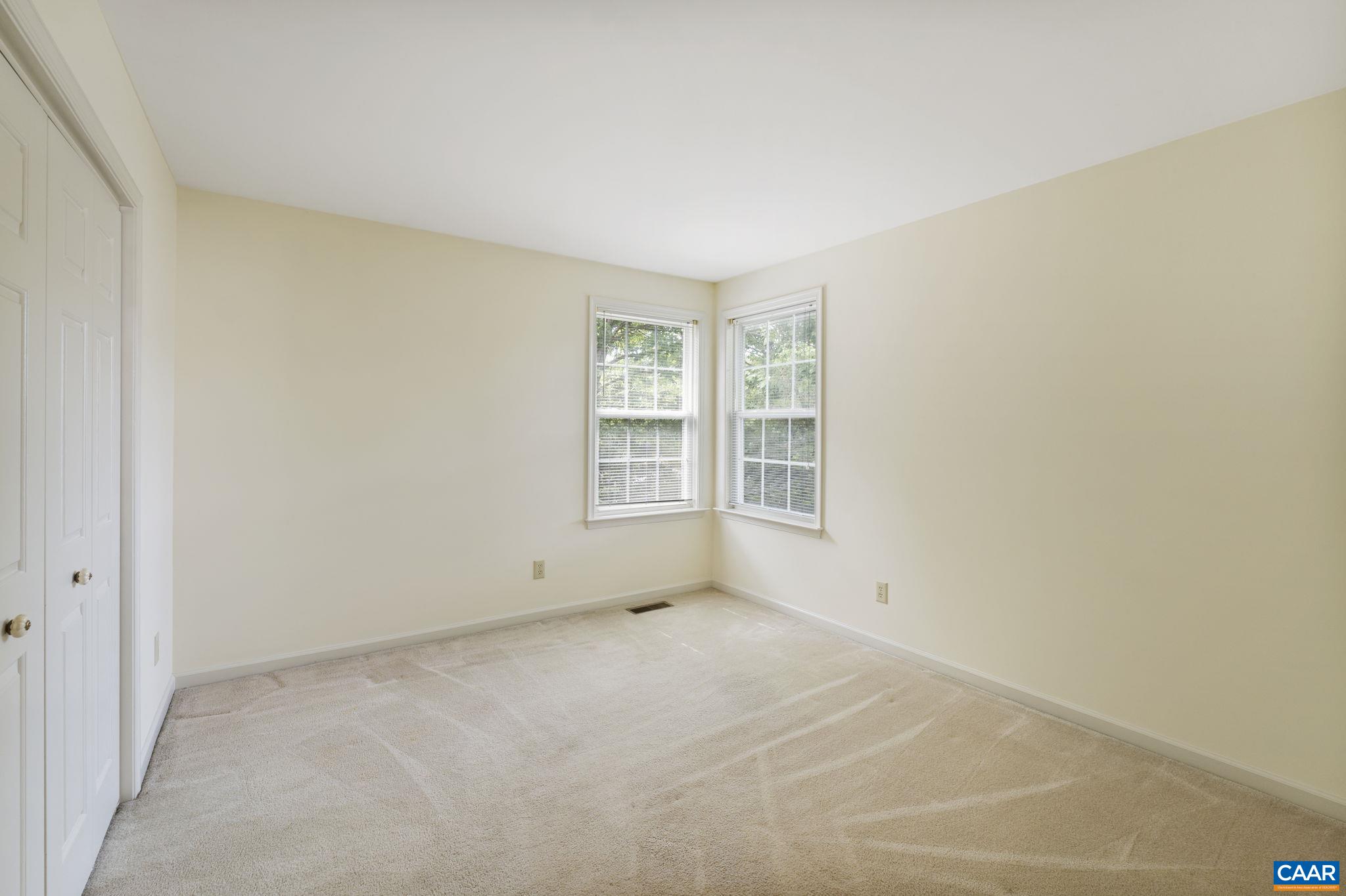 1915 ENGLISH OAKS CIR N