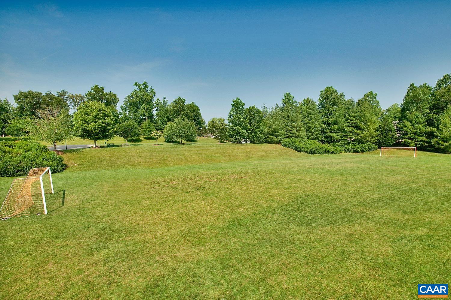 1915 ENGLISH OAKS CIR N