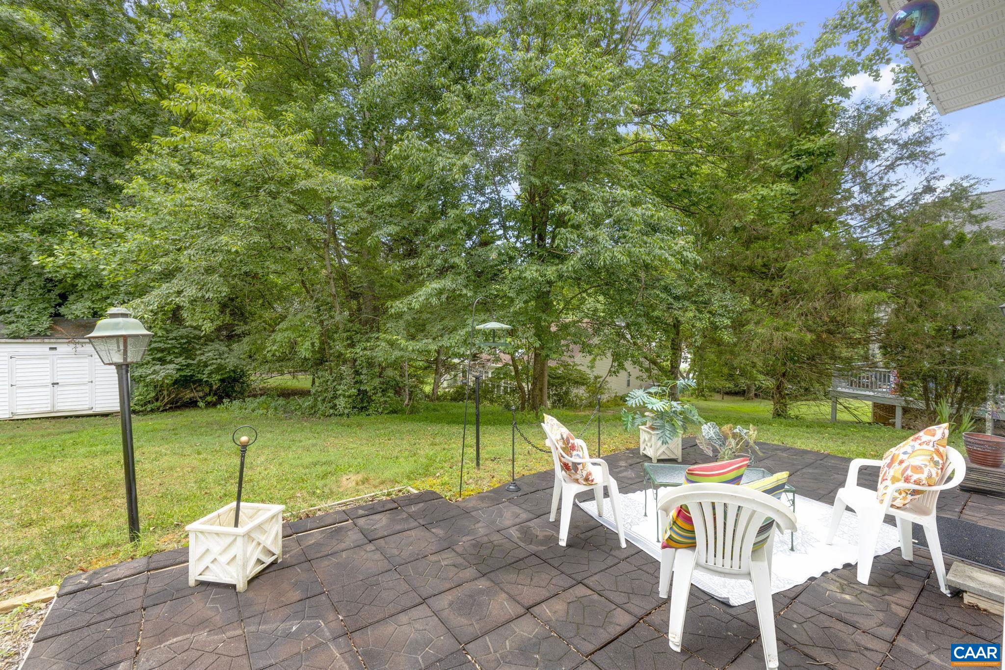 1915 ENGLISH OAKS CIR N