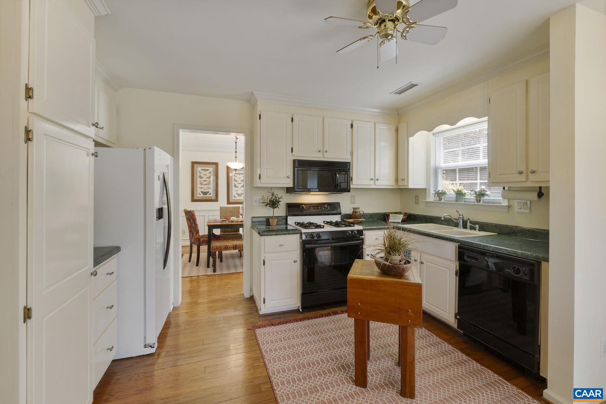 1915 ENGLISH OAKS CIR N