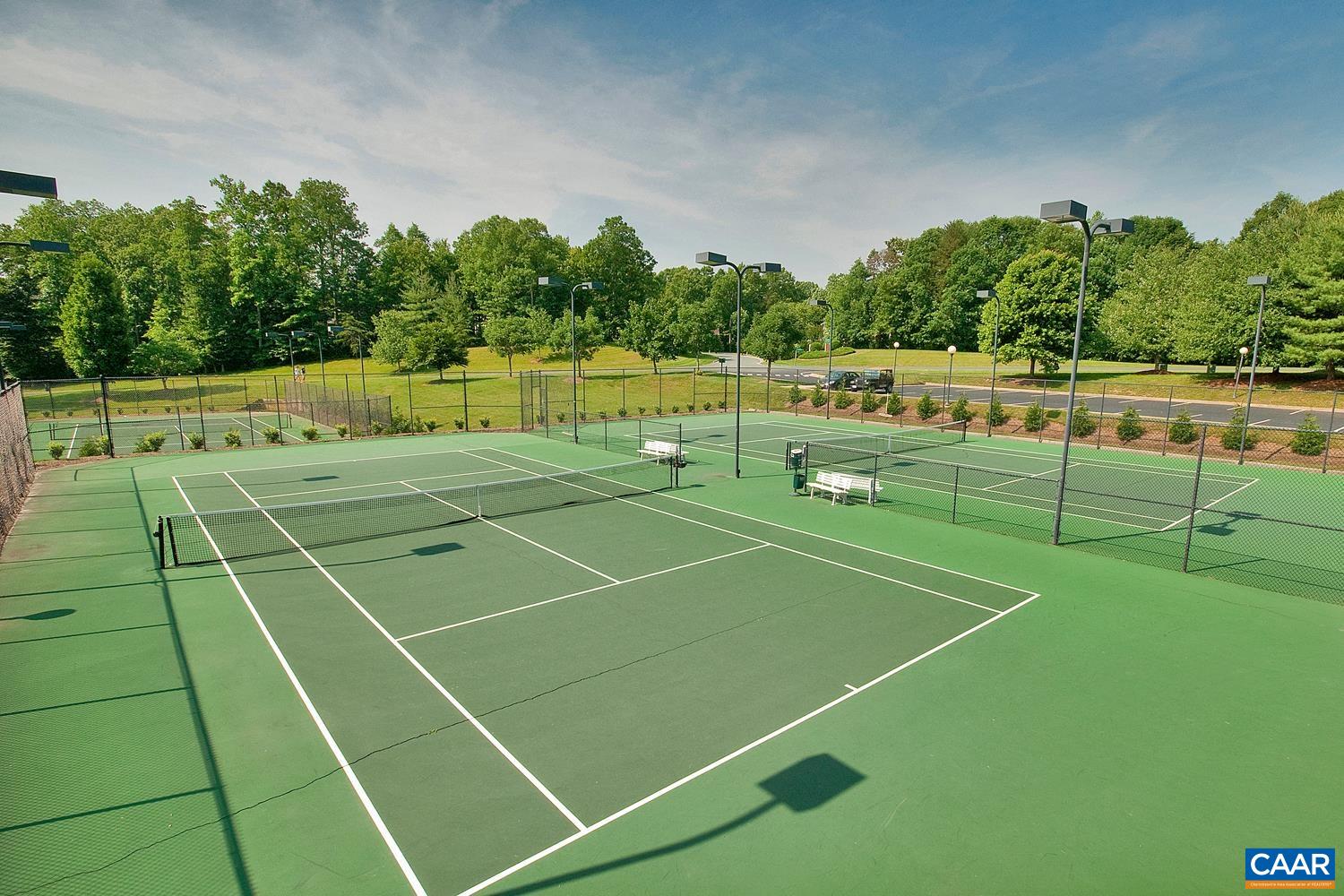 1915 ENGLISH OAKS CIR N