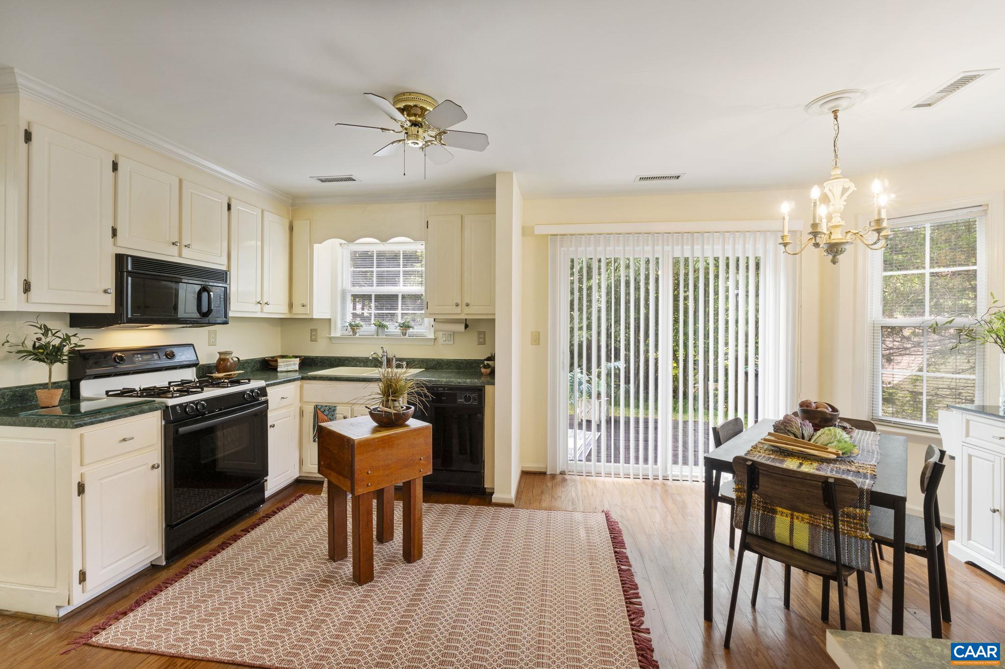 1915 ENGLISH OAKS CIR N