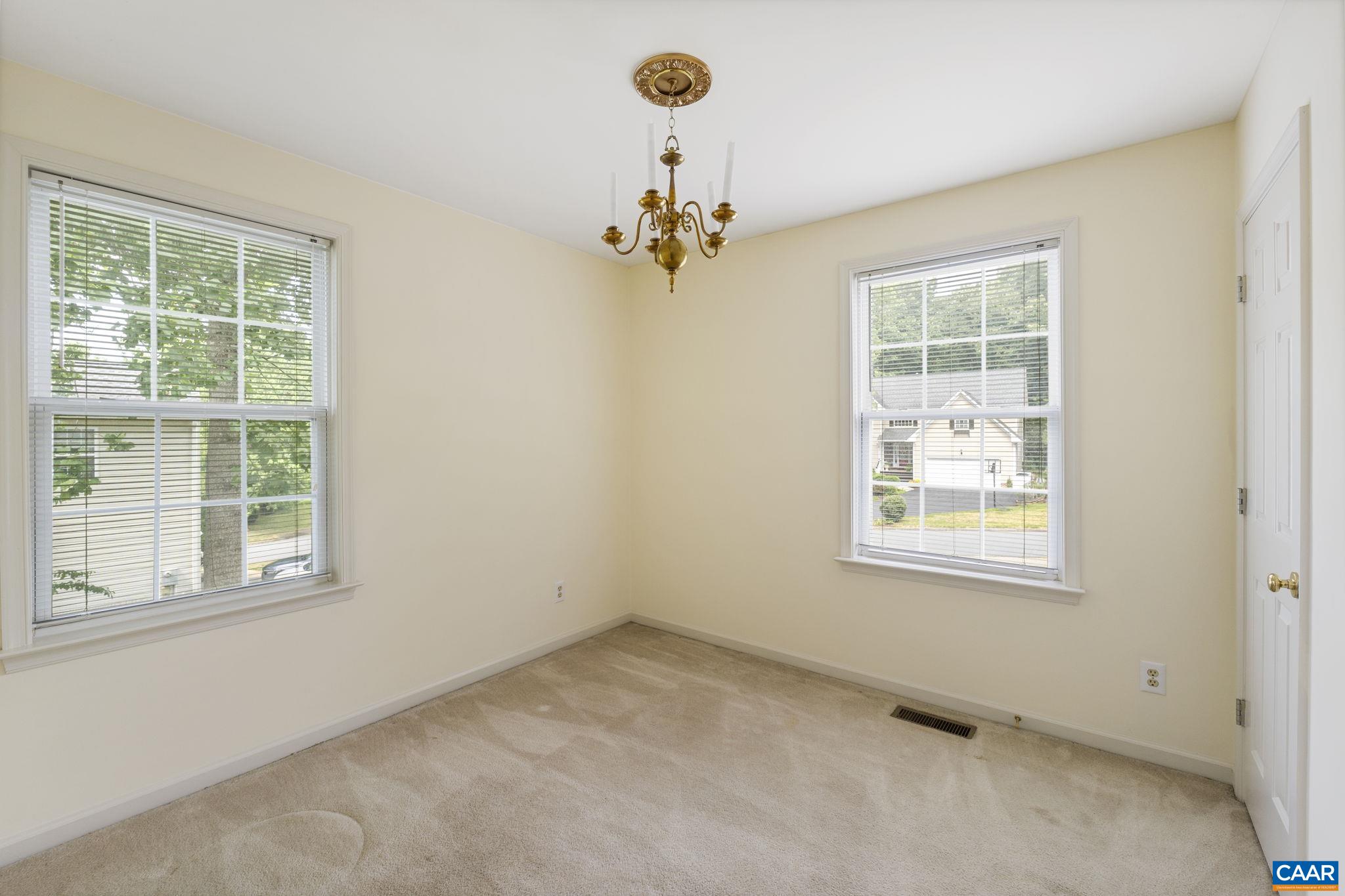 1915 ENGLISH OAKS CIR N