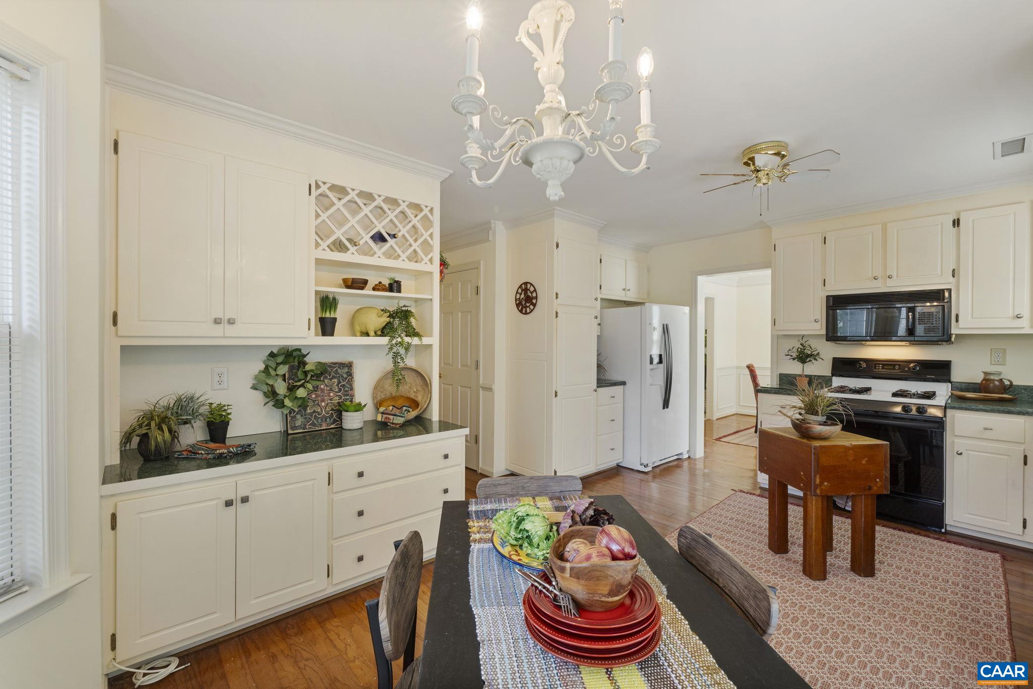 1915 ENGLISH OAKS CIR N