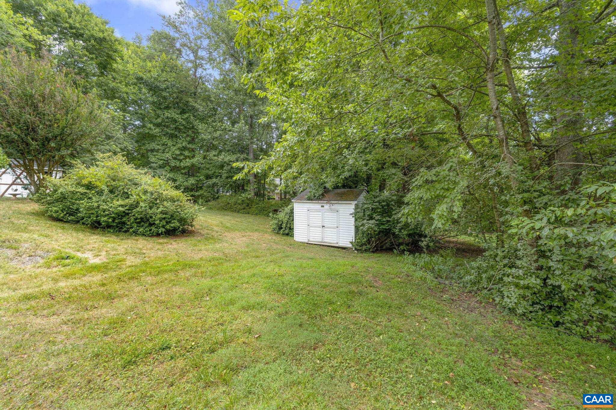 1915 ENGLISH OAKS CIR N