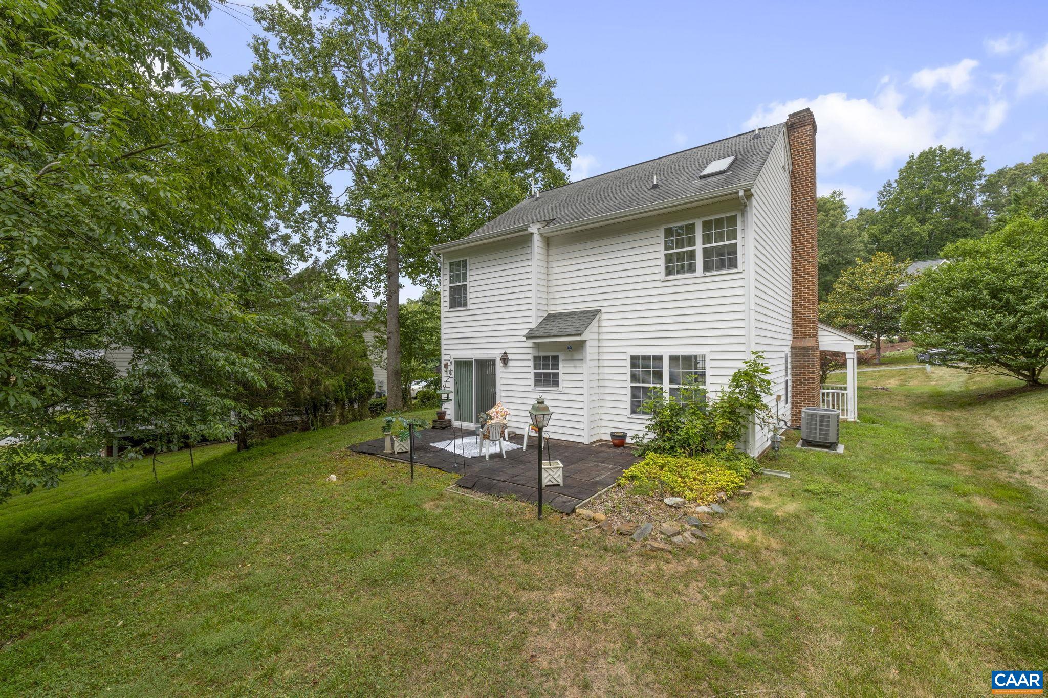 1915 ENGLISH OAKS CIR N