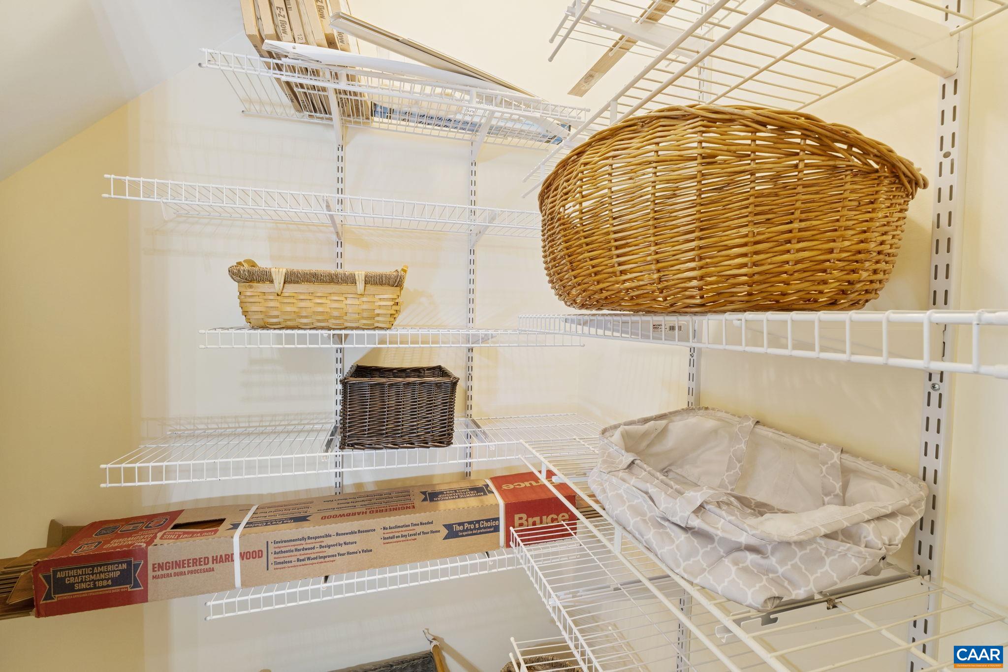 1915 ENGLISH OAKS CIR N