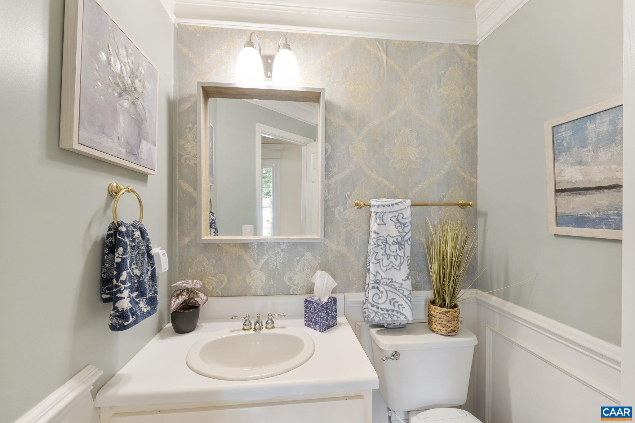 1915 ENGLISH OAKS CIR N