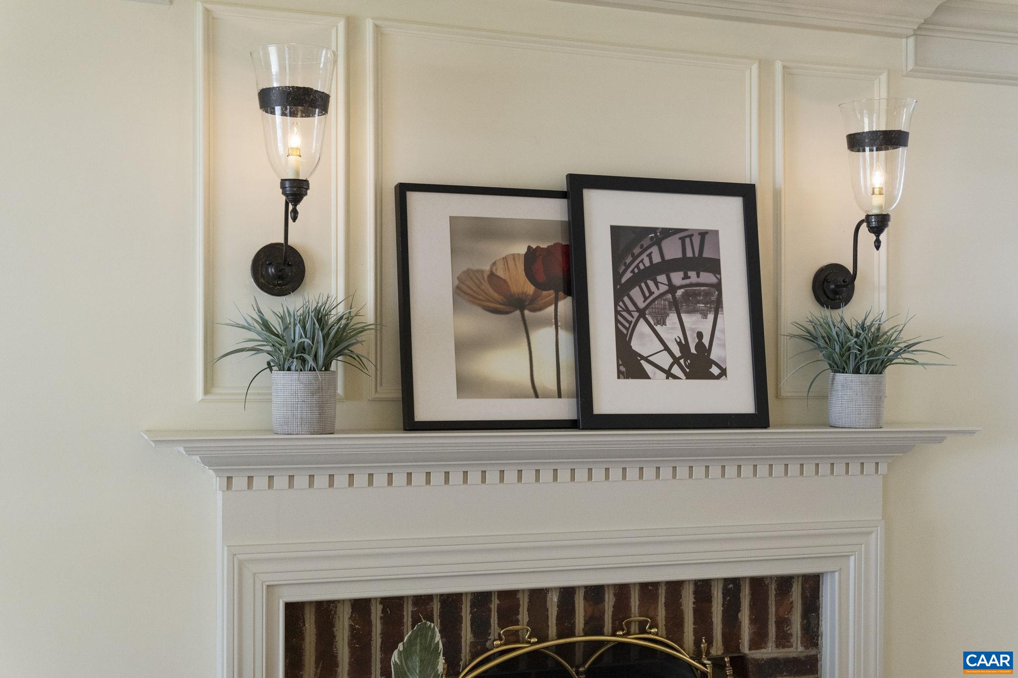 1915 ENGLISH OAKS CIR N