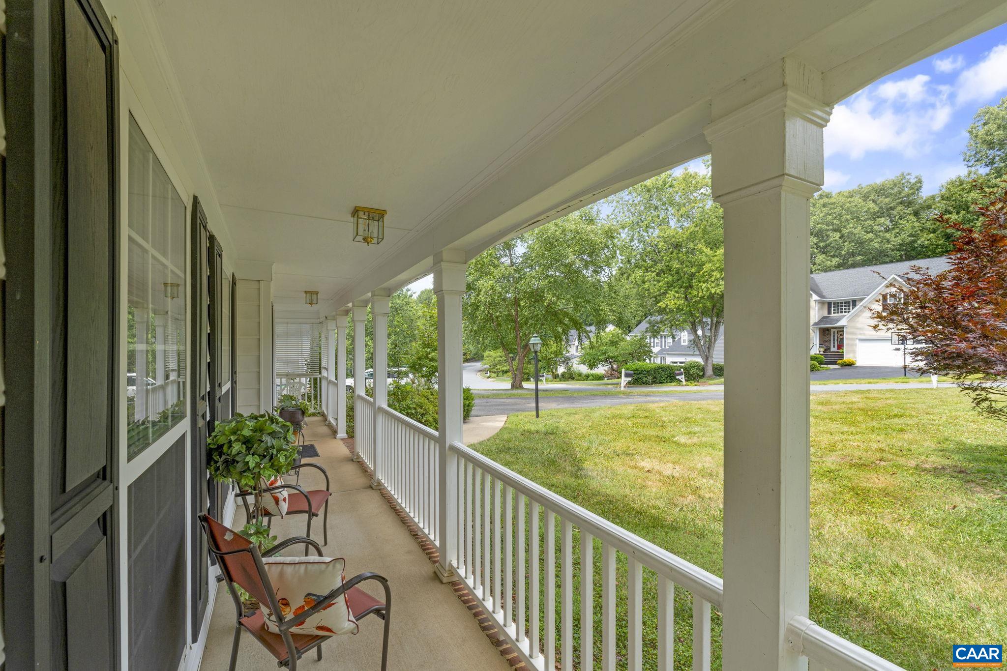 1915 ENGLISH OAKS CIR N