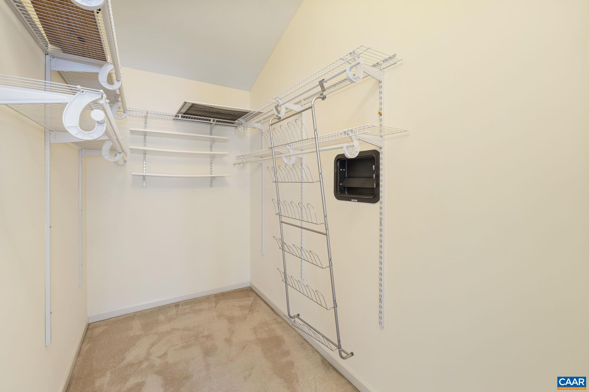 1915 ENGLISH OAKS CIR N