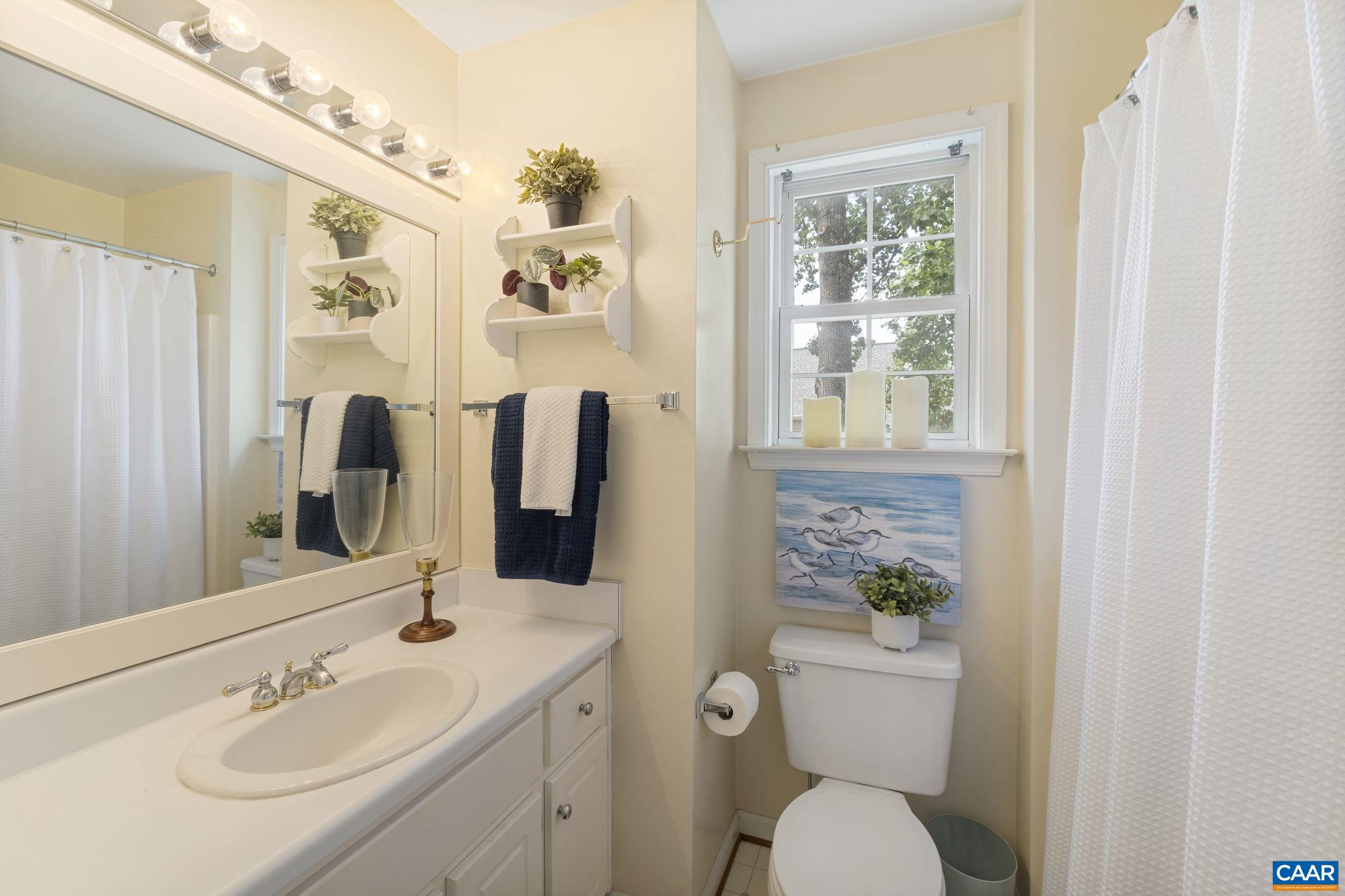 1915 ENGLISH OAKS CIR N