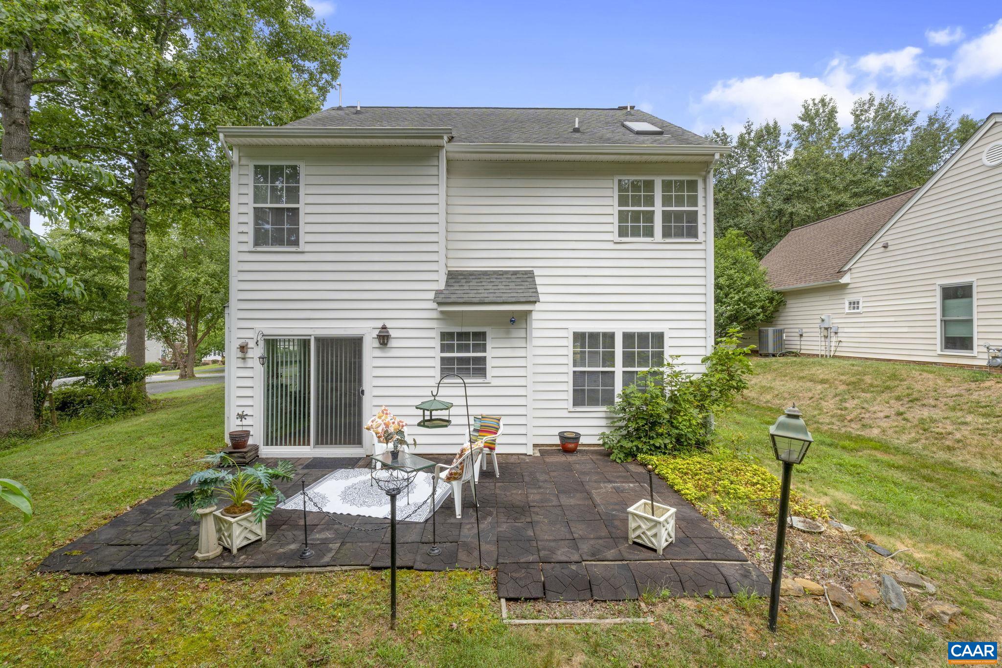 1915 ENGLISH OAKS CIR N