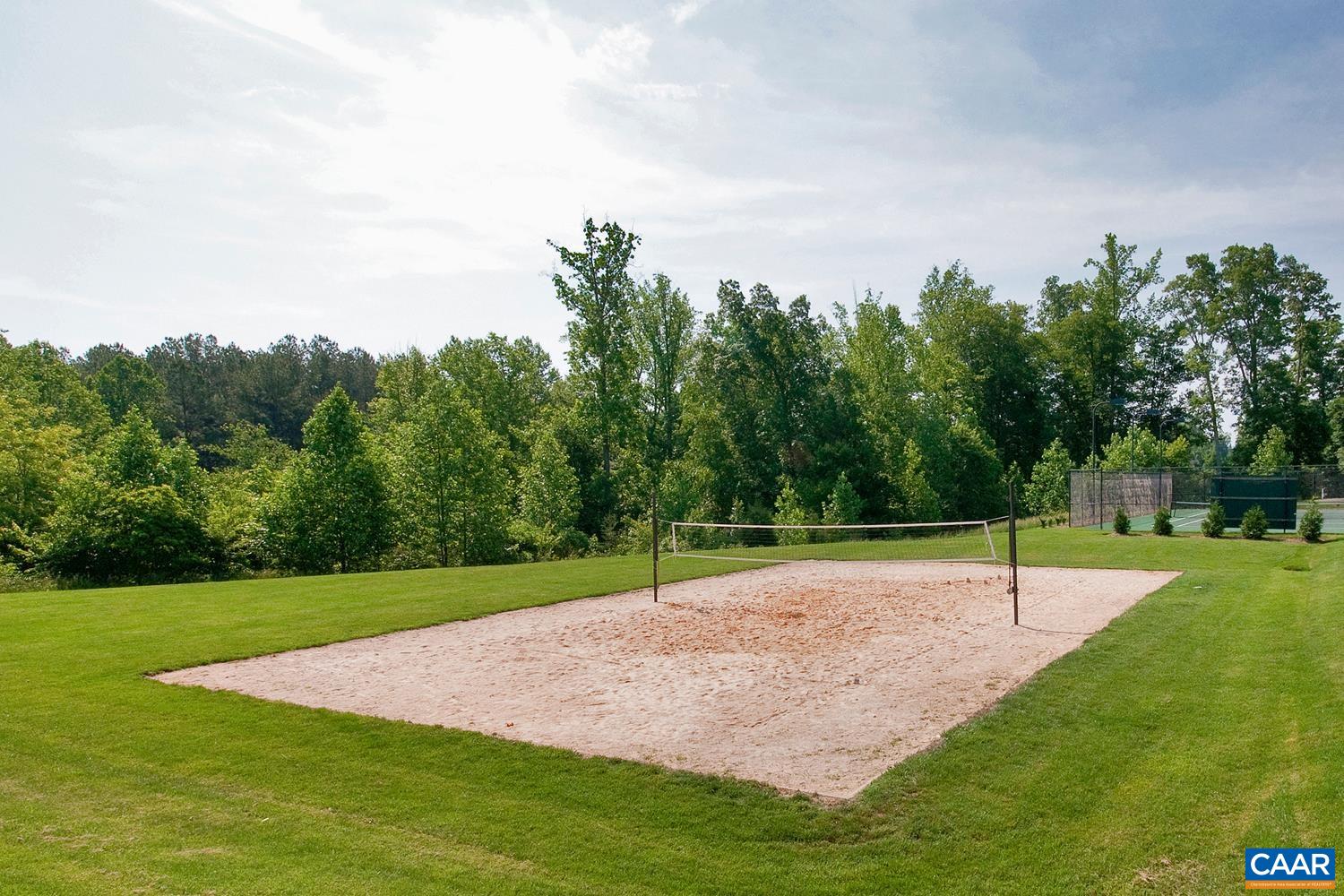 1915 ENGLISH OAKS CIR N