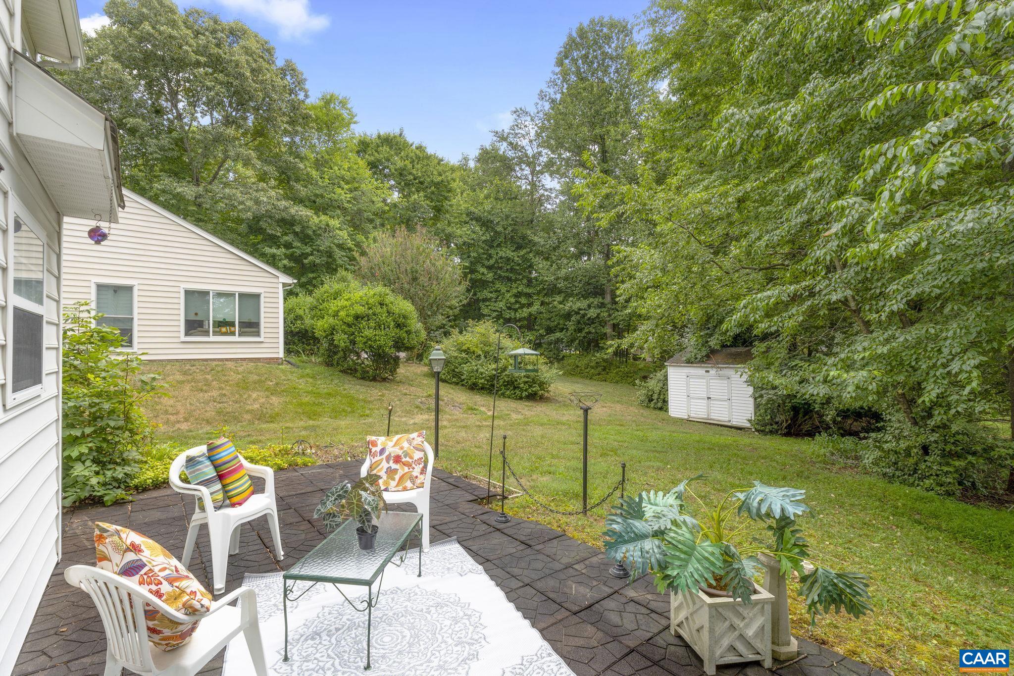 1915 ENGLISH OAKS CIR N