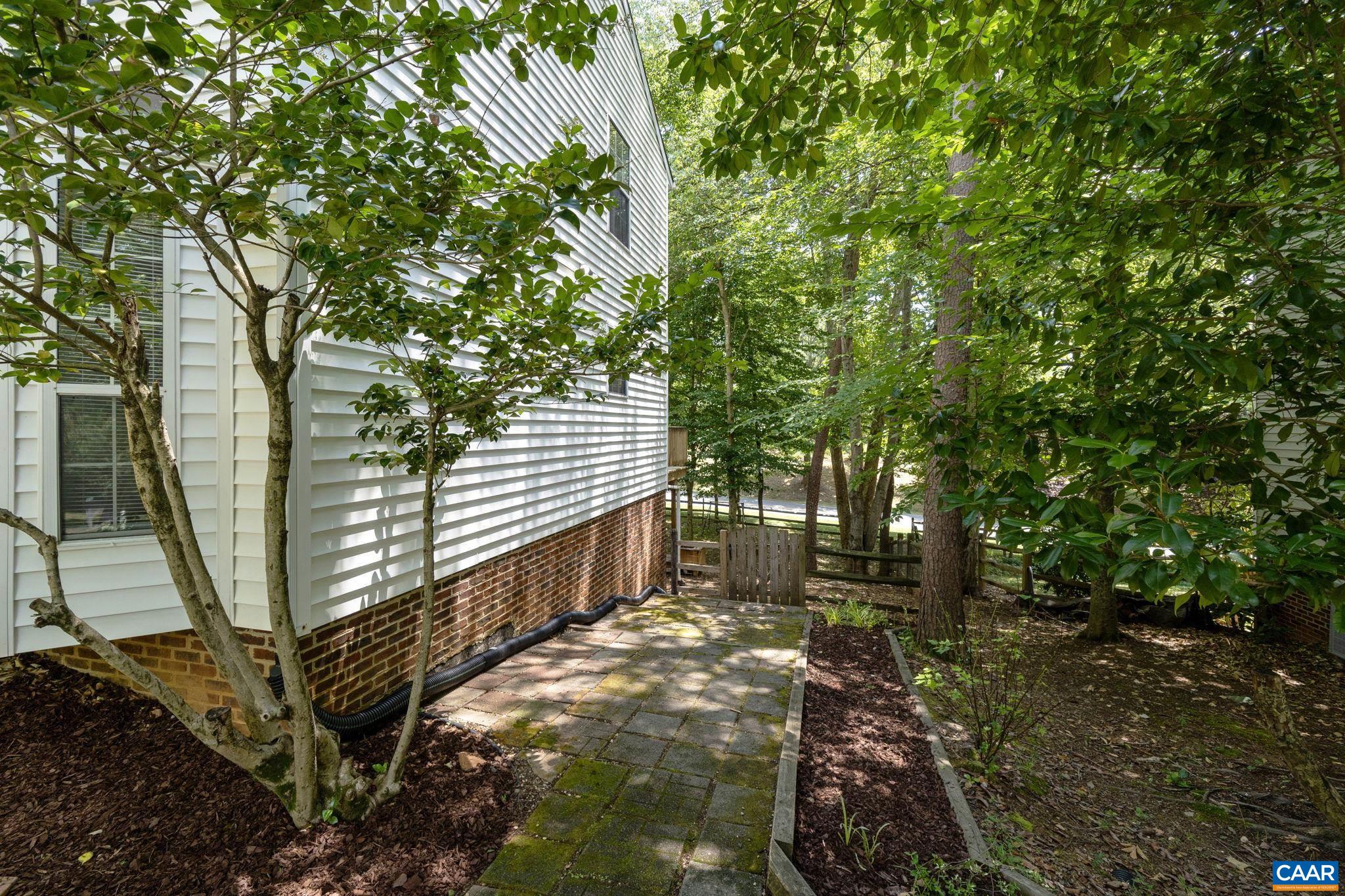 2017 LOCKE LN
