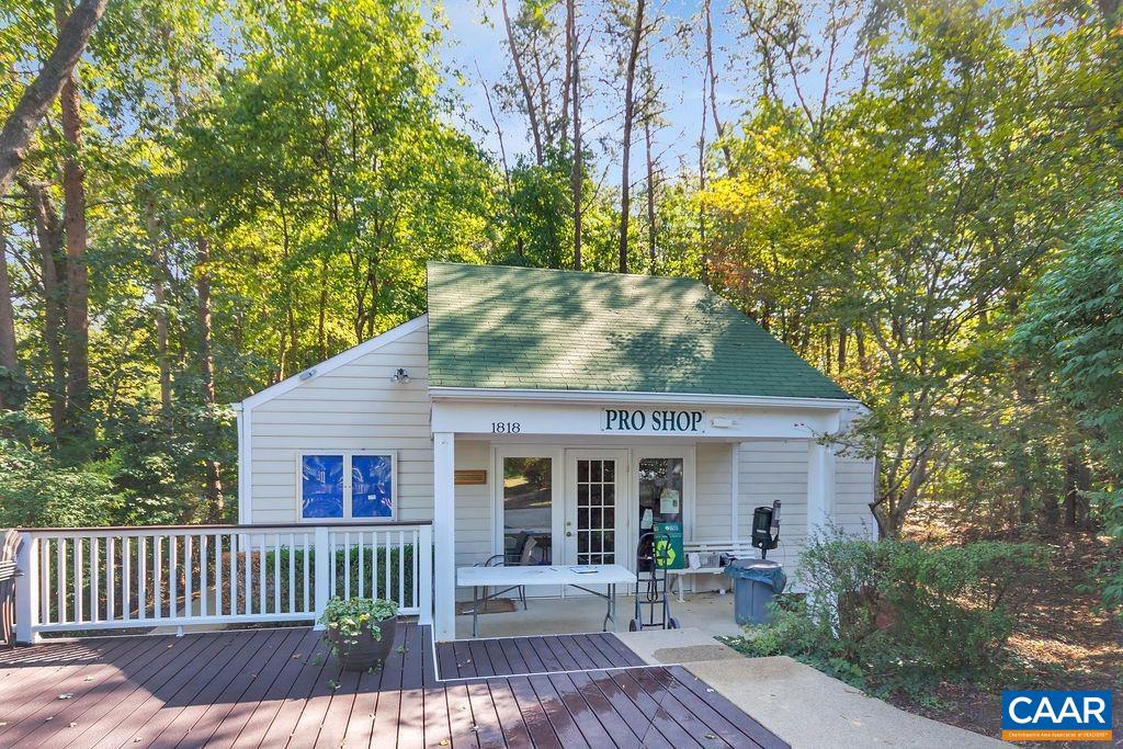 2017 LOCKE LN