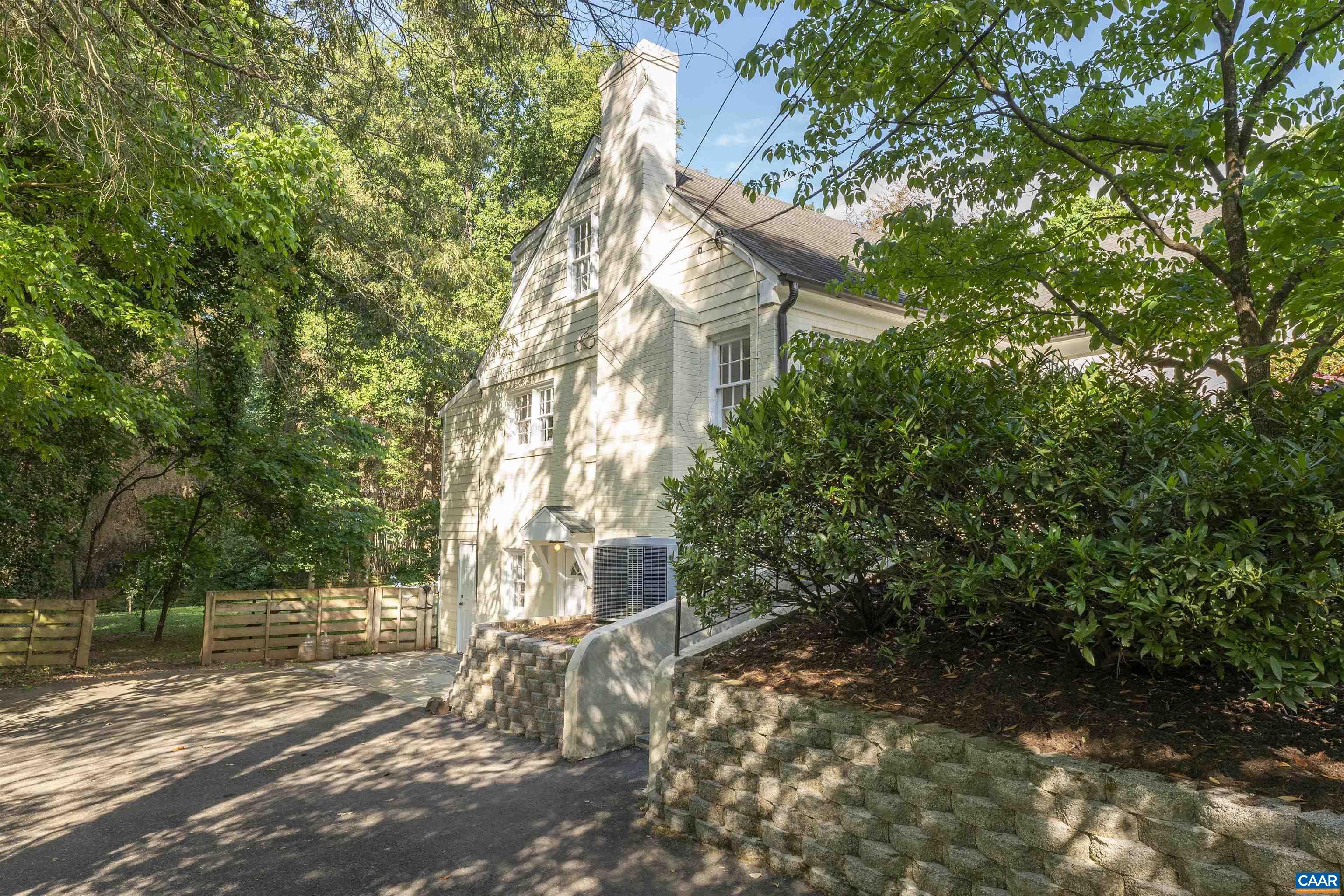 1607 CAMBRIDGE CIR
