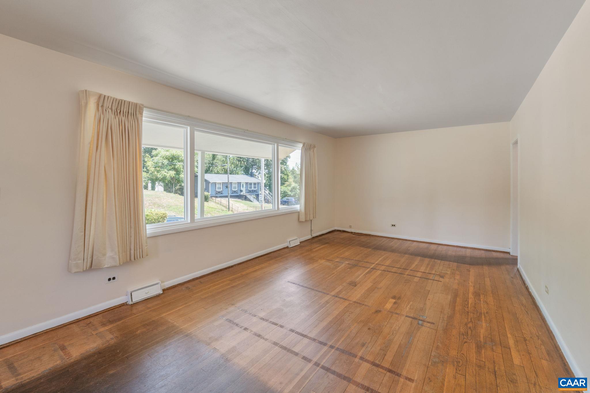 230 BROOKWOOD DR